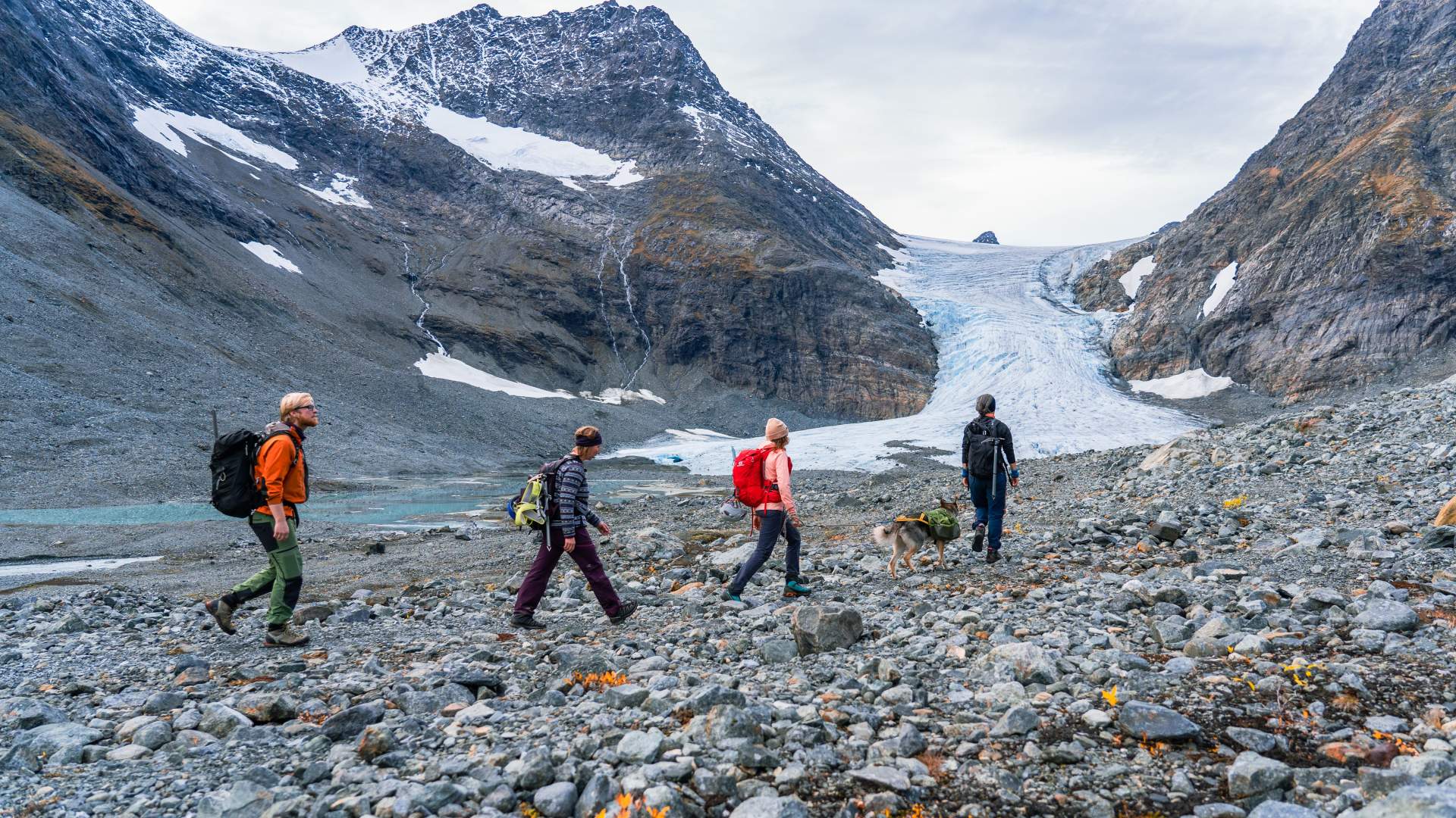 Overnight glacier experience with Lyngen Outdoor Experience