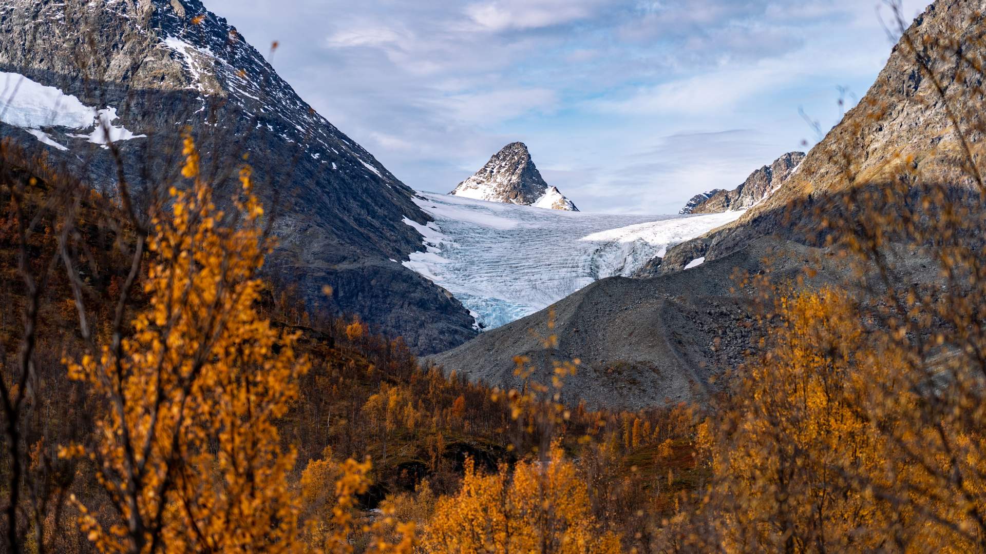 Overnight glacier experience with Lyngen Outdoor Experience