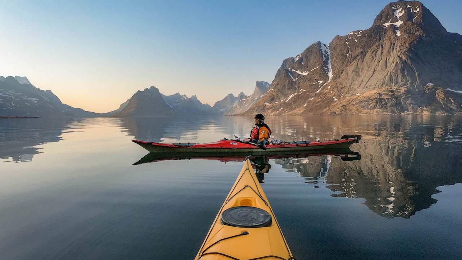 Kajakktur i Reine under Midnattssolen