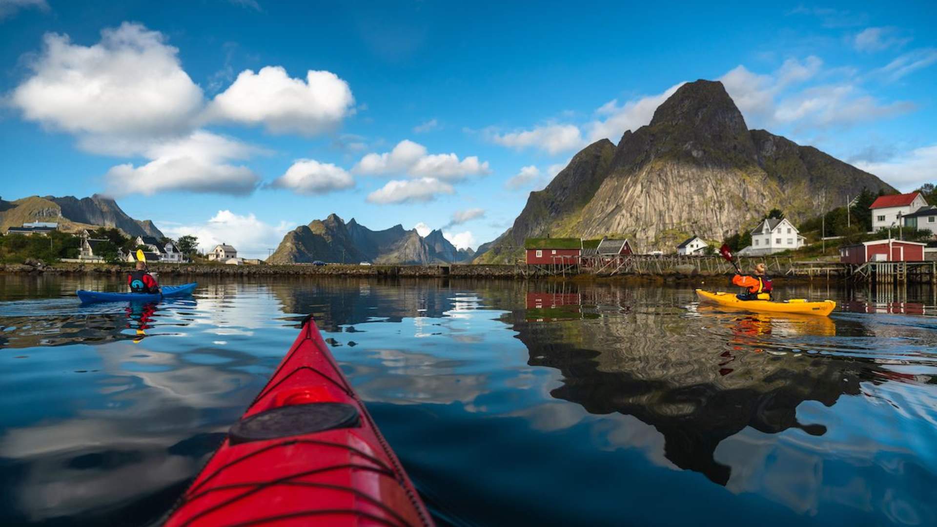 Kajakktur i Reine under Midnattssolen