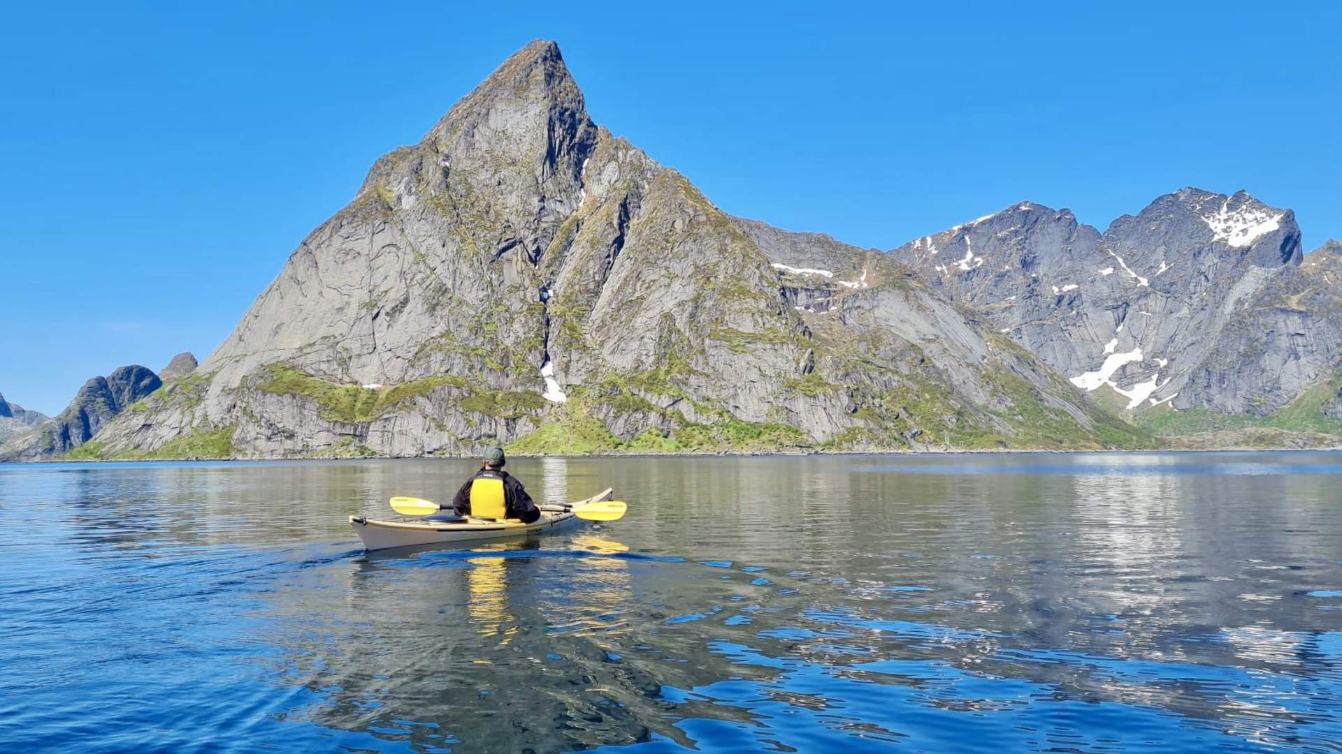 From Reine to Bunes beach in kayaking