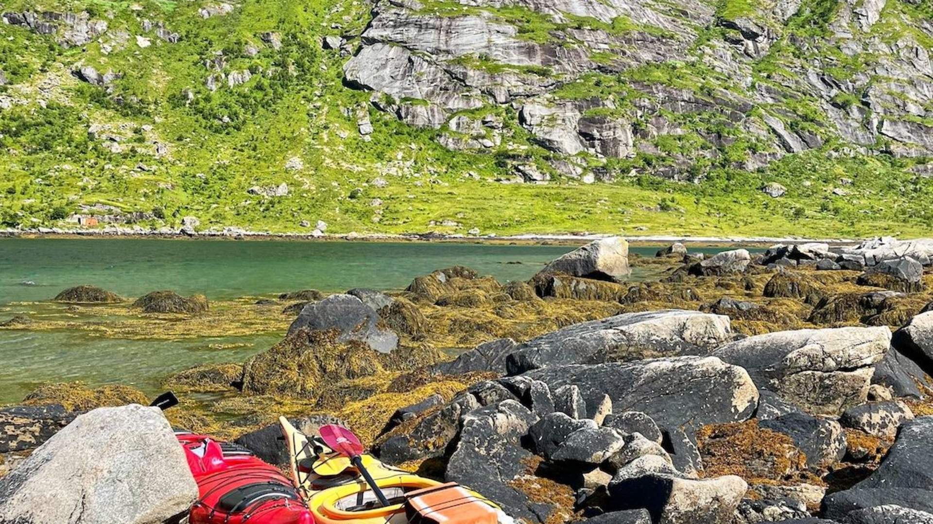 From Reine to Bunes beach in kayaking
