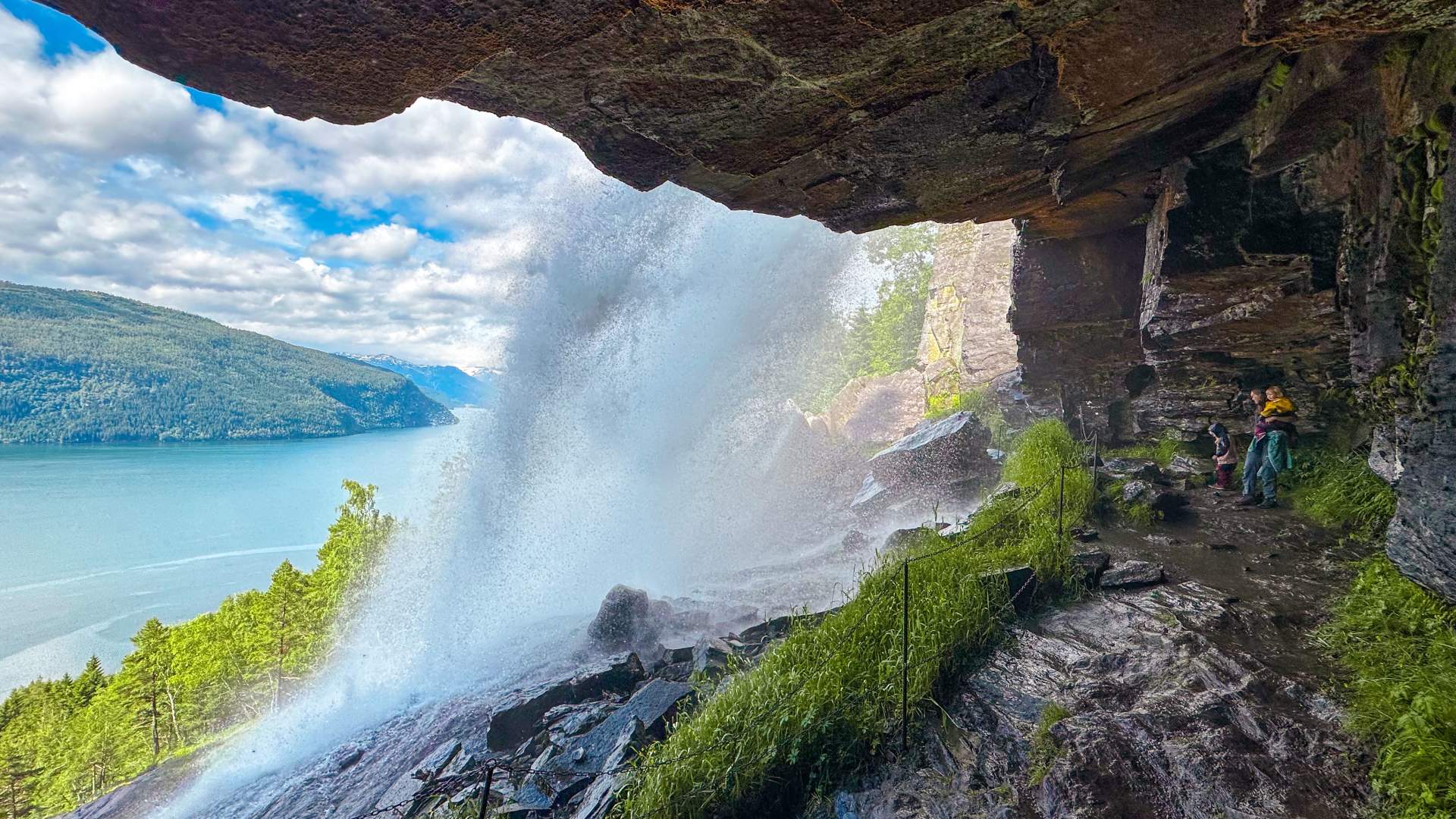Tvinnefossen waterfall
