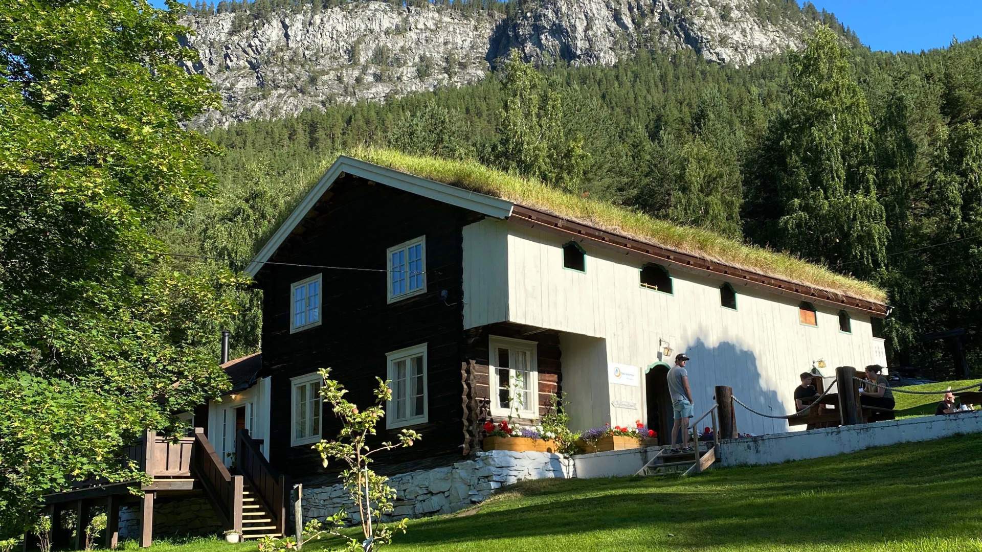 Sjoa Gjestehus & Vandrerhjem | Explore Sjoa