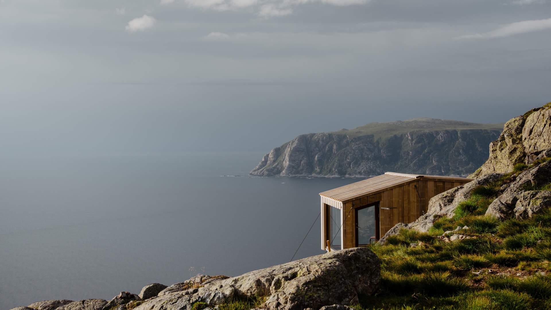 "Dosabu" Stormwatching cabin