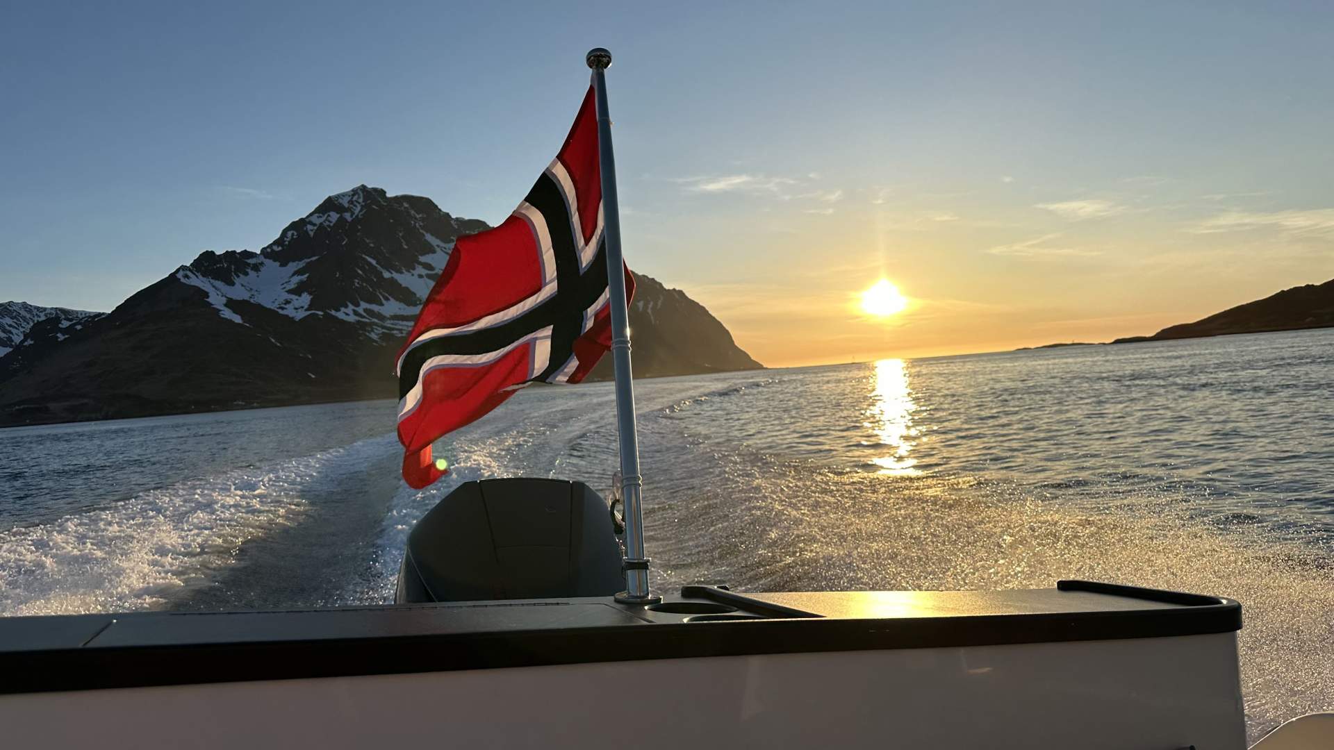 Private exclusive midnight sun cruise by boat - 2 hours