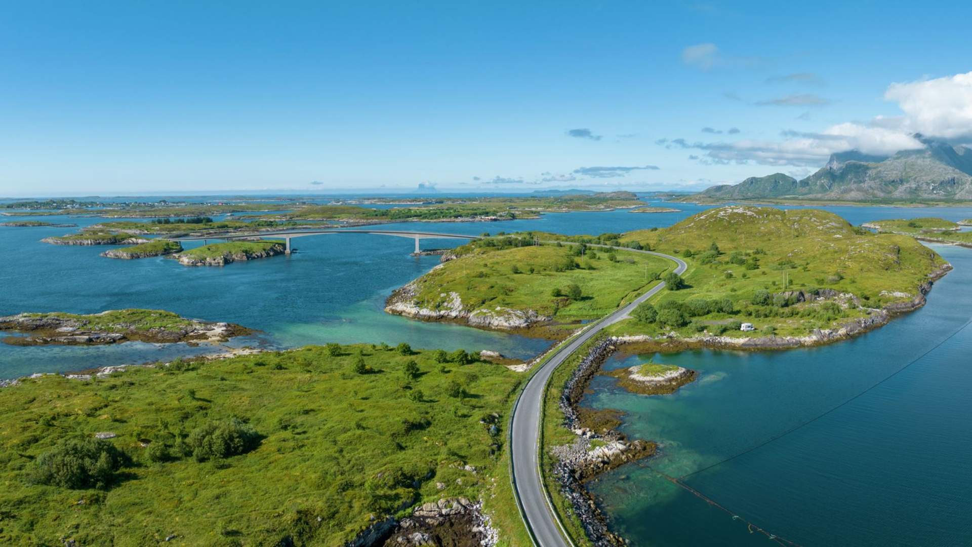 Guided island hopping by bike to Dønna and Herøy