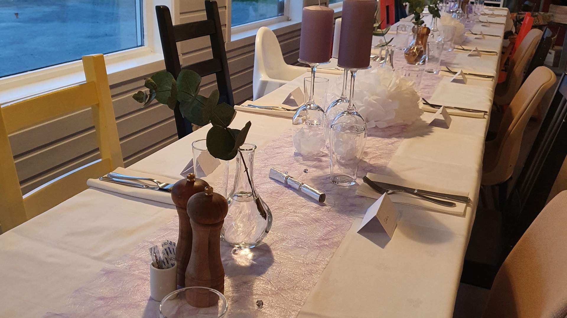 Flo Table & Bar