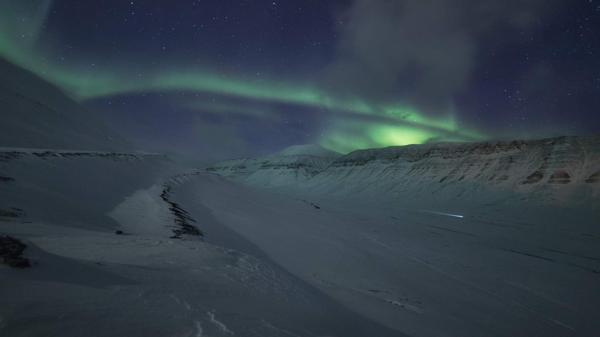 1. Mushing under the northern lights_Basecamp Explorer by Terje Nergård Nilssen