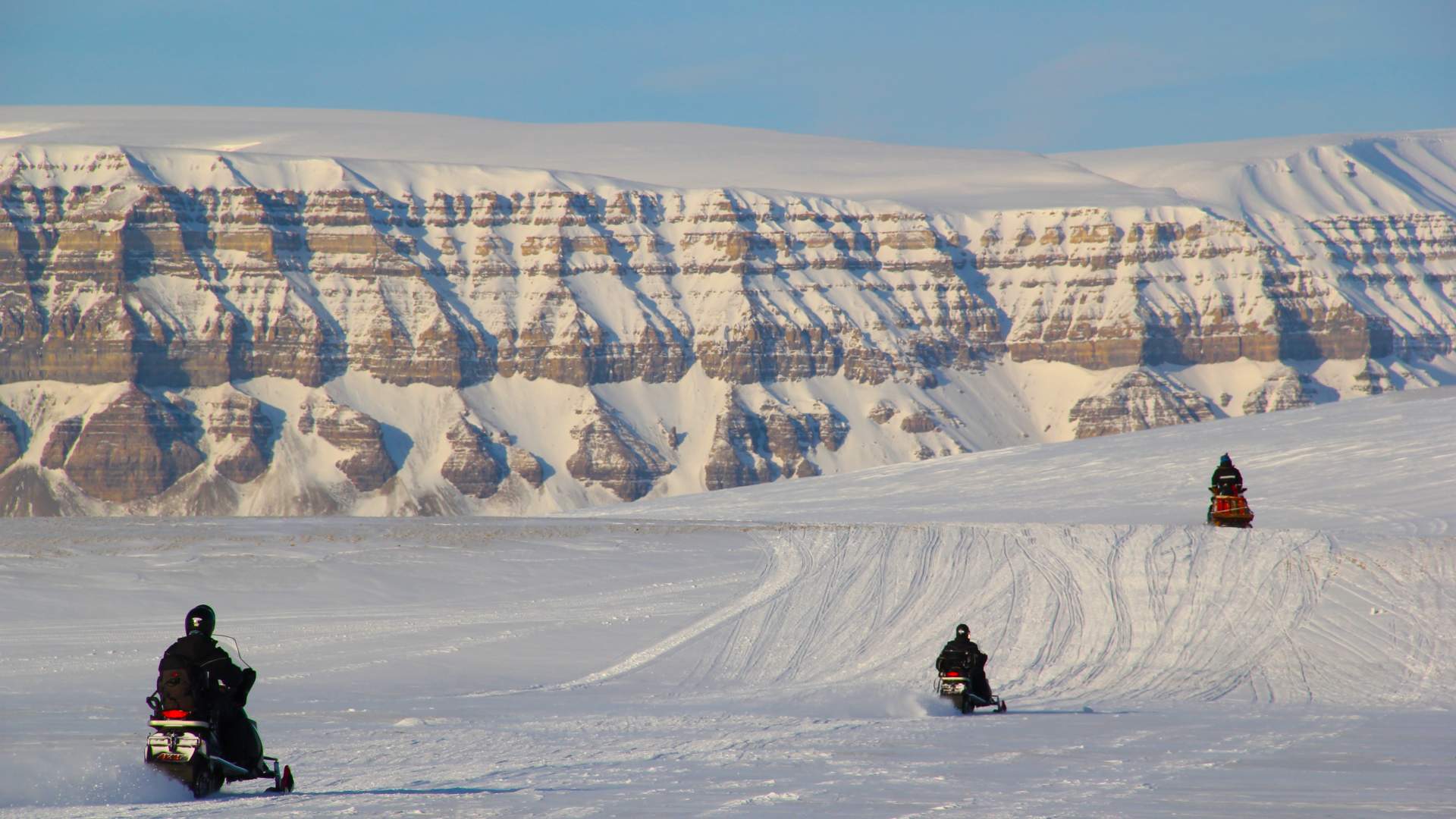 1. snowmobiling-tempelfjorden-daytrip-photo-basecampexplorer