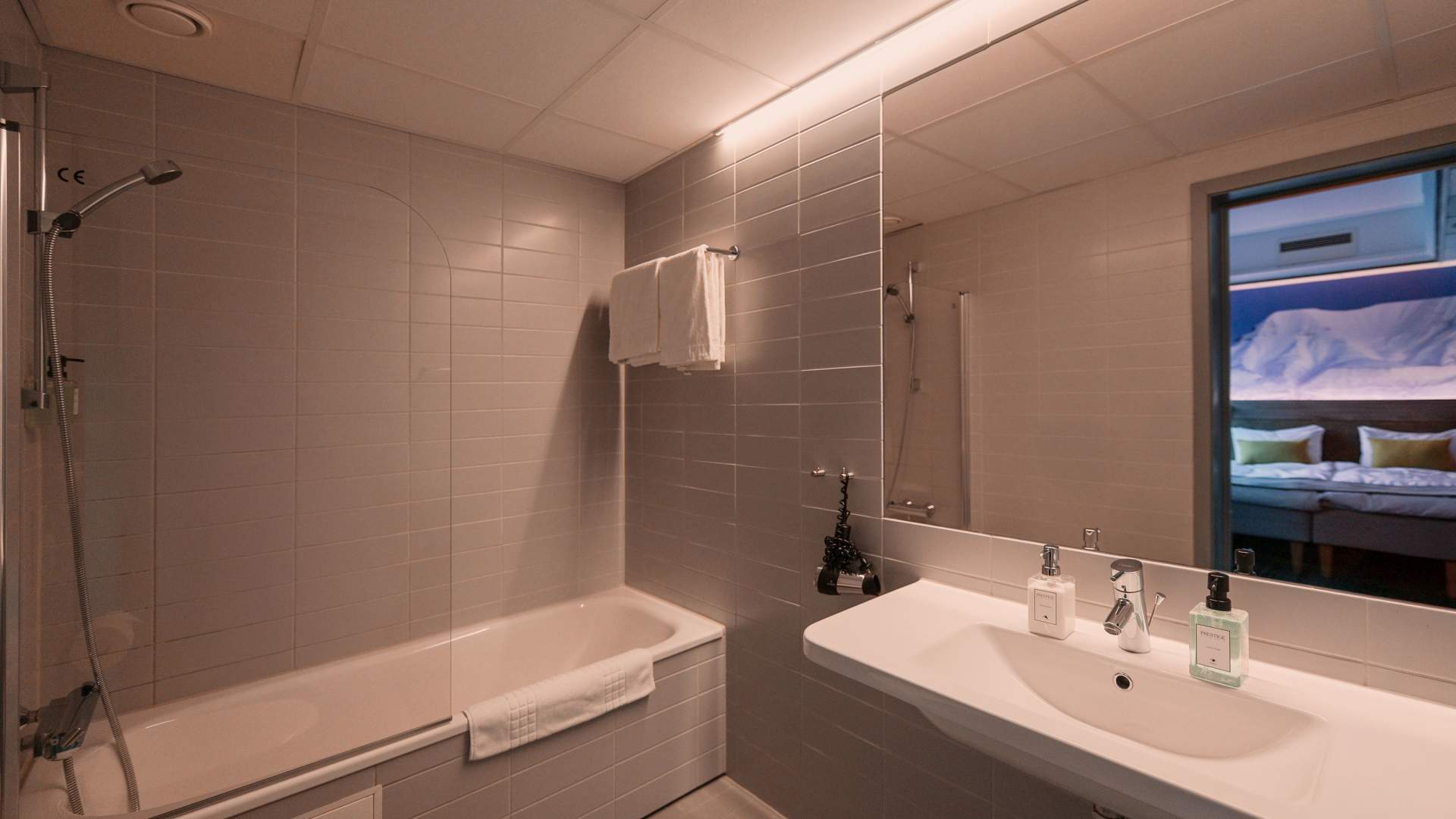 10_Svalbard Hotell Polfareren_standard rom_romkategori (8)