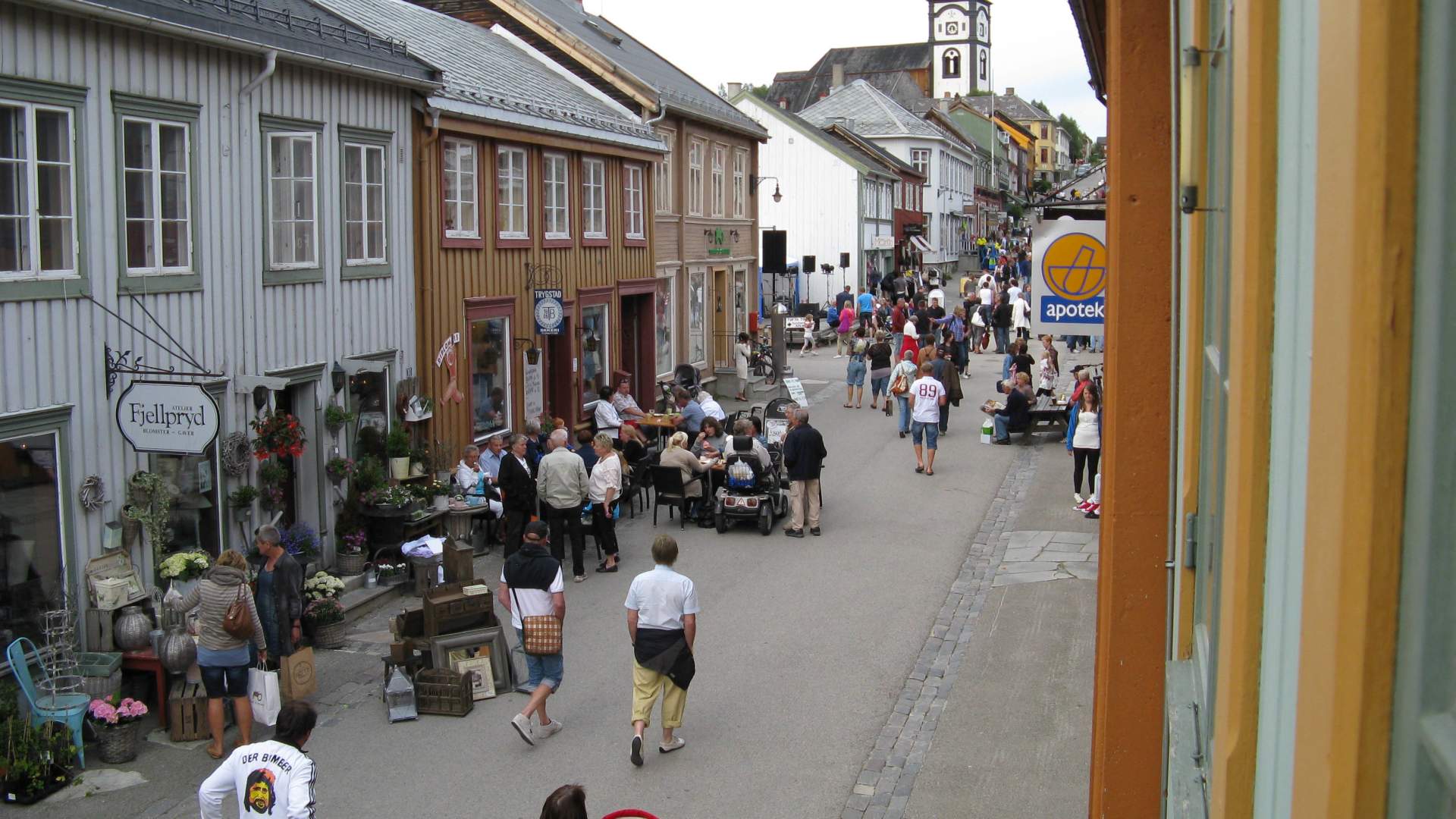 Bilde tatt fra vindu i Gammelloftet