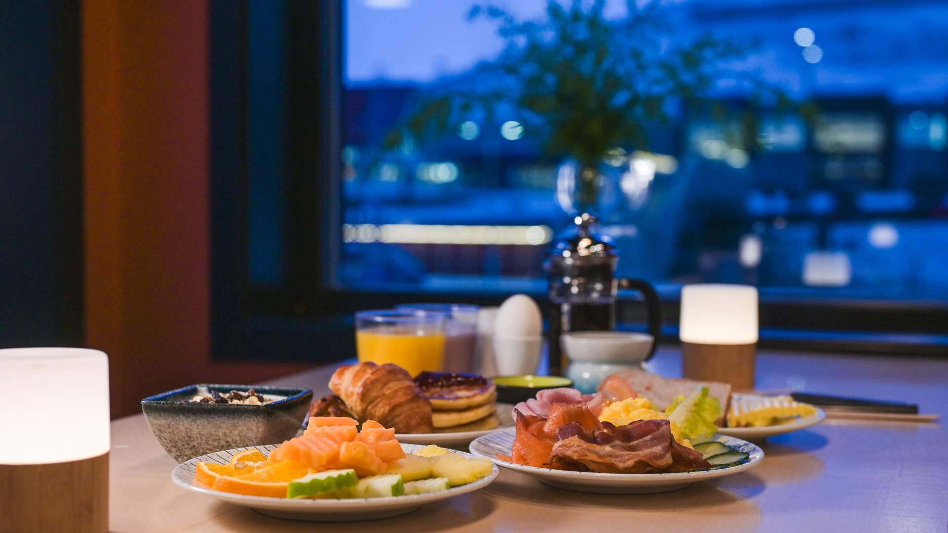 11_Svalbard Hotell The Vault_frokost_breakfast_hotellfrokost (1)