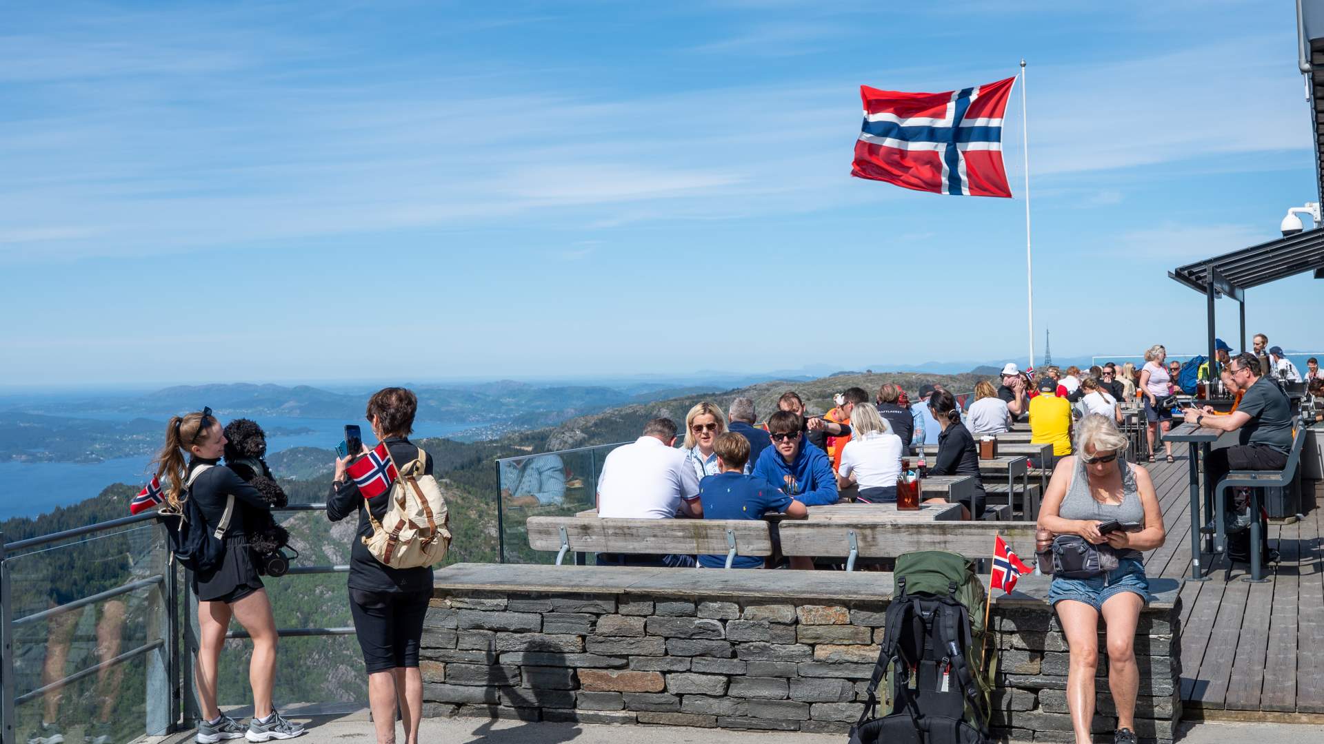 17_mai_feiring_pa_Ulriken_2025_17_th_of_May_celebration__UTS_03404_Foto_Marius_Prestoy