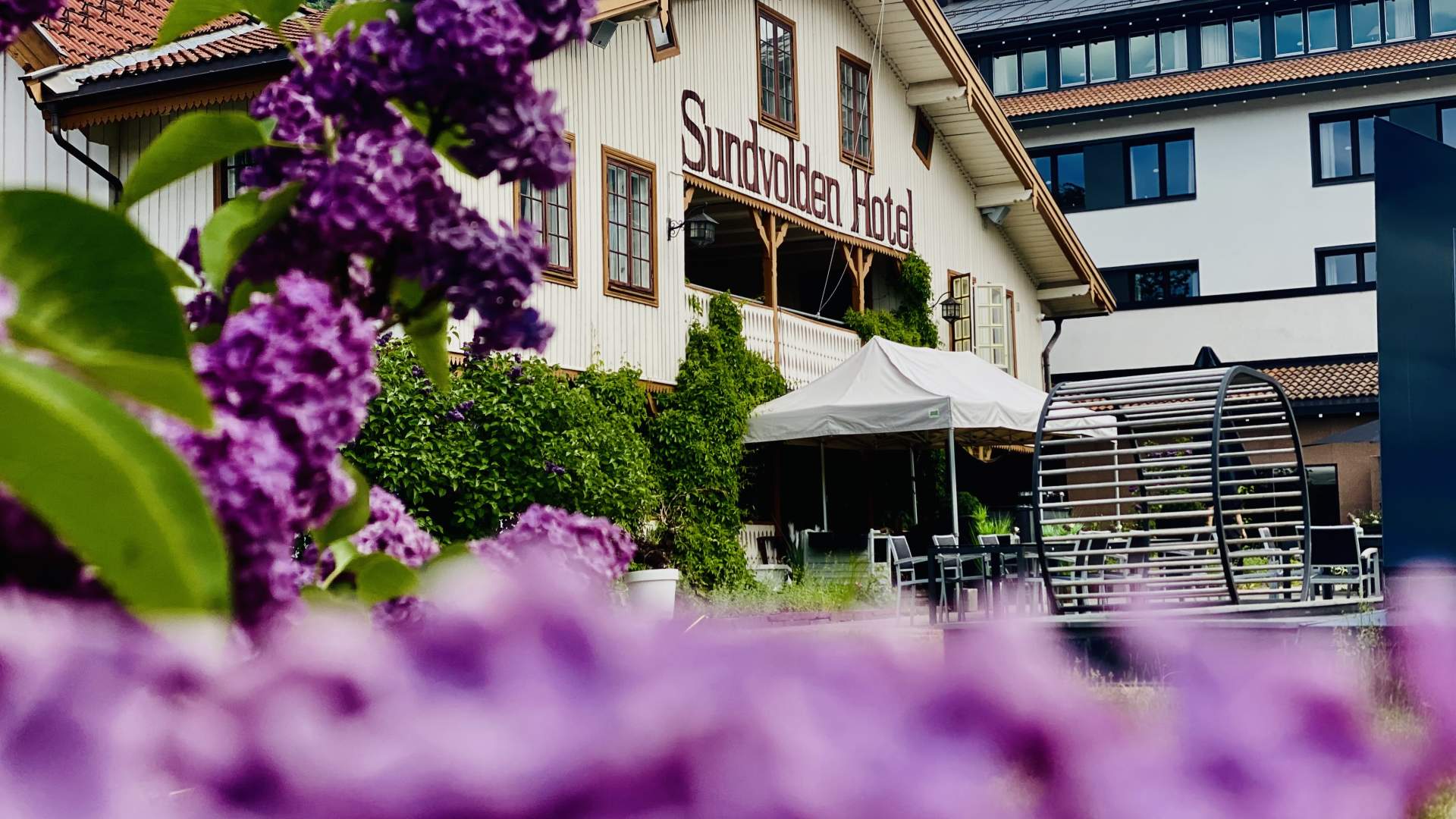 Sundvolden Hotel - Fasade fra hagen