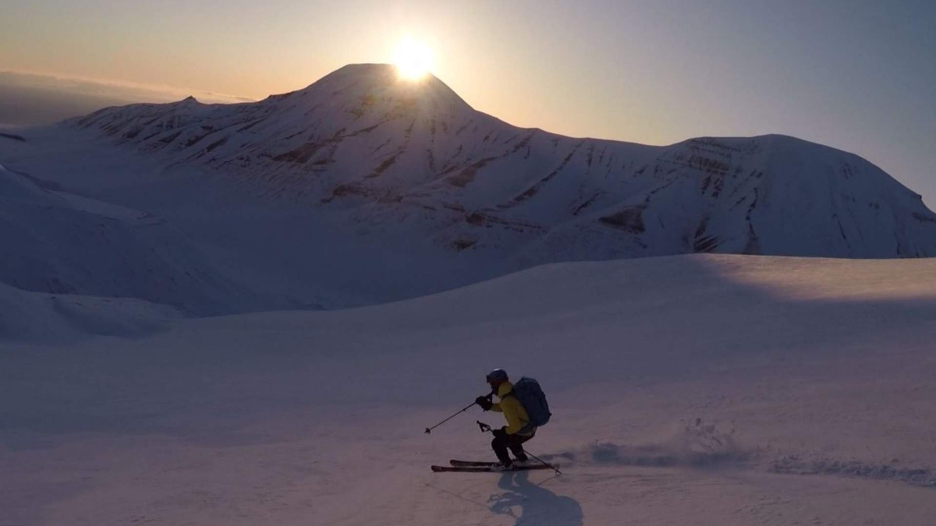 1 Winter ski touring in Backyard Svalbard