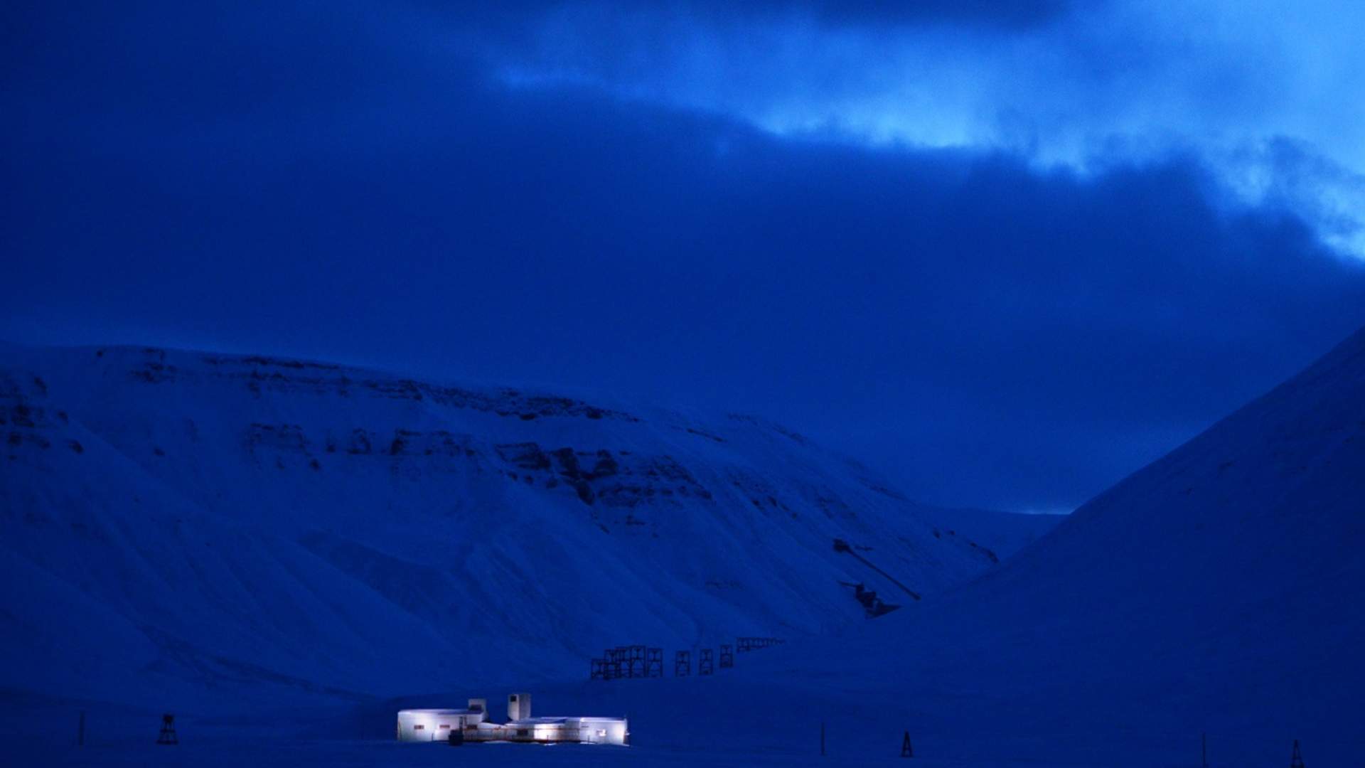 2. adventdalen-svalbard-polarnight-spitsbergen-basecampexplorer-photo-kirstiikonen