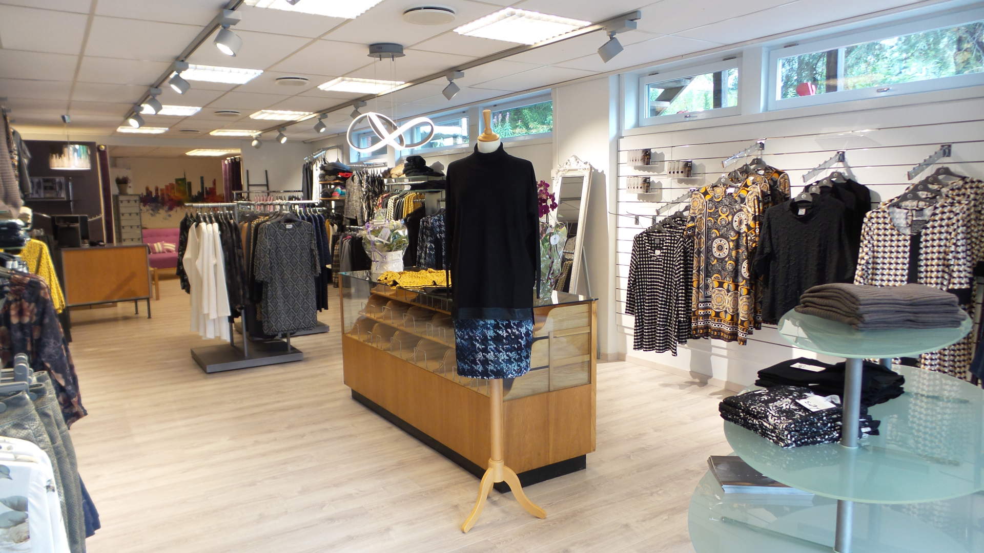 Bilder fra IO DONNA Boutique