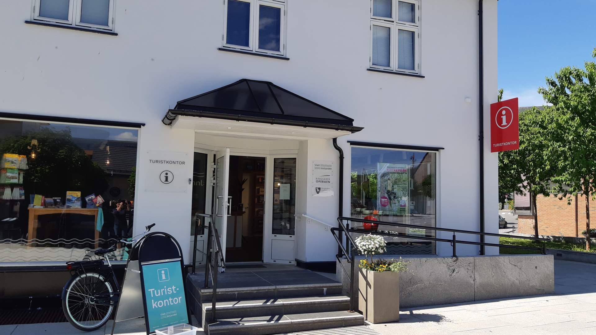 Turistkontoret i Brumunddal fasade 2