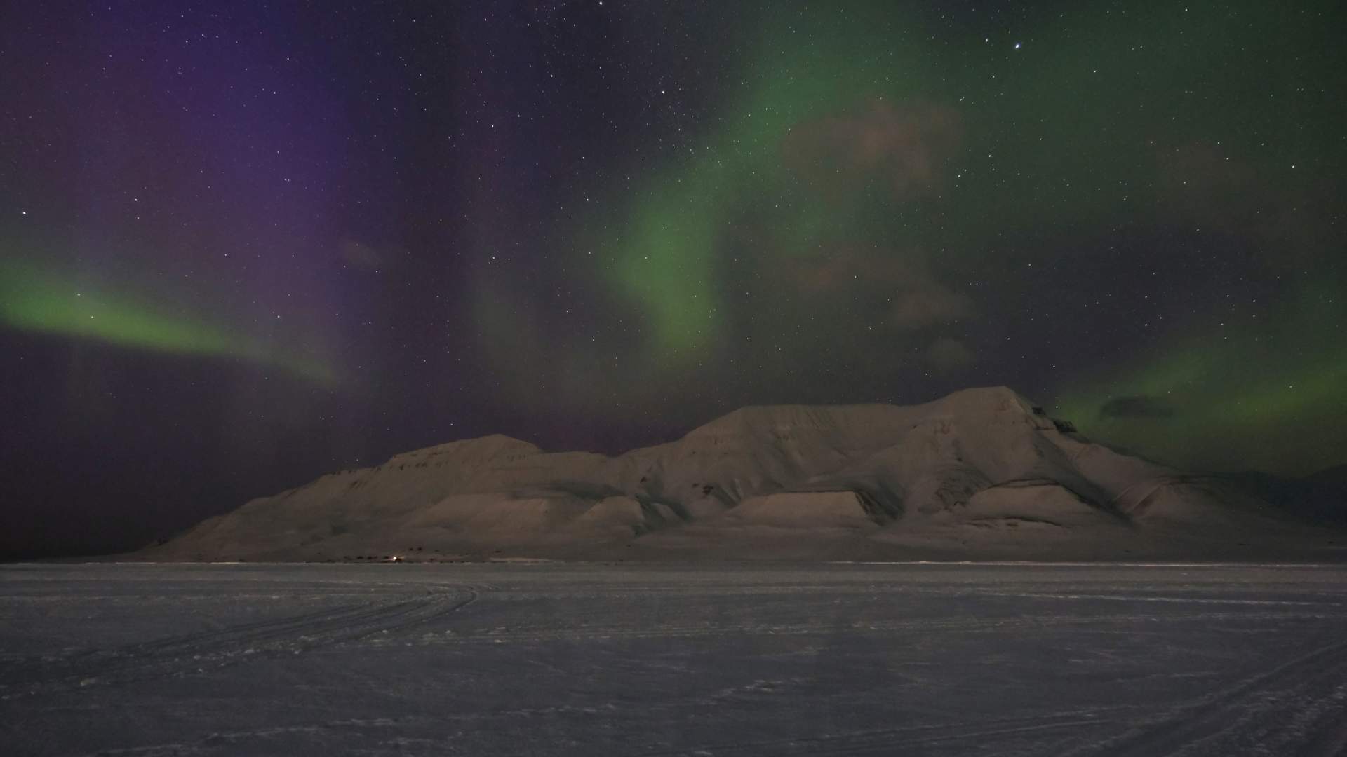 2021-03-02 23.29 (guide Martin Fiala) aurora over Hiorthfjellet