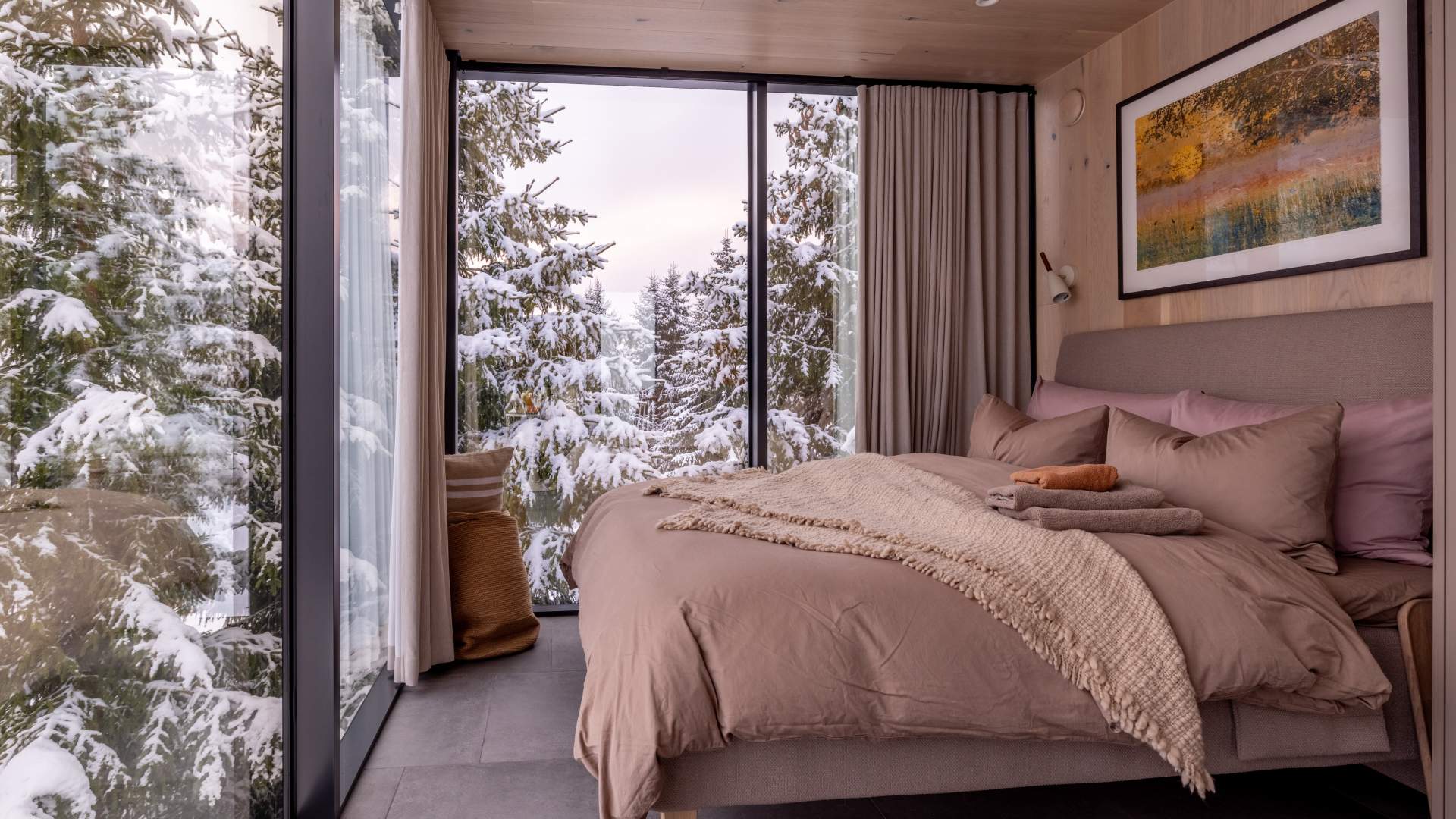 Mirror cabin winter