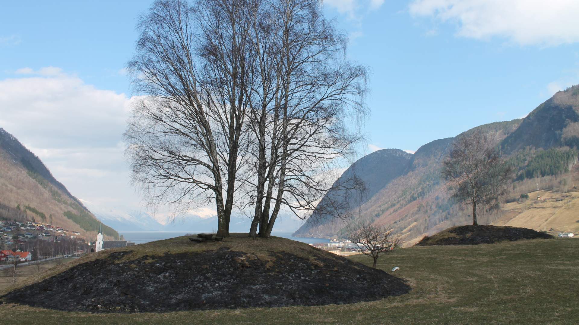 Inside a Viking Grave Mound 