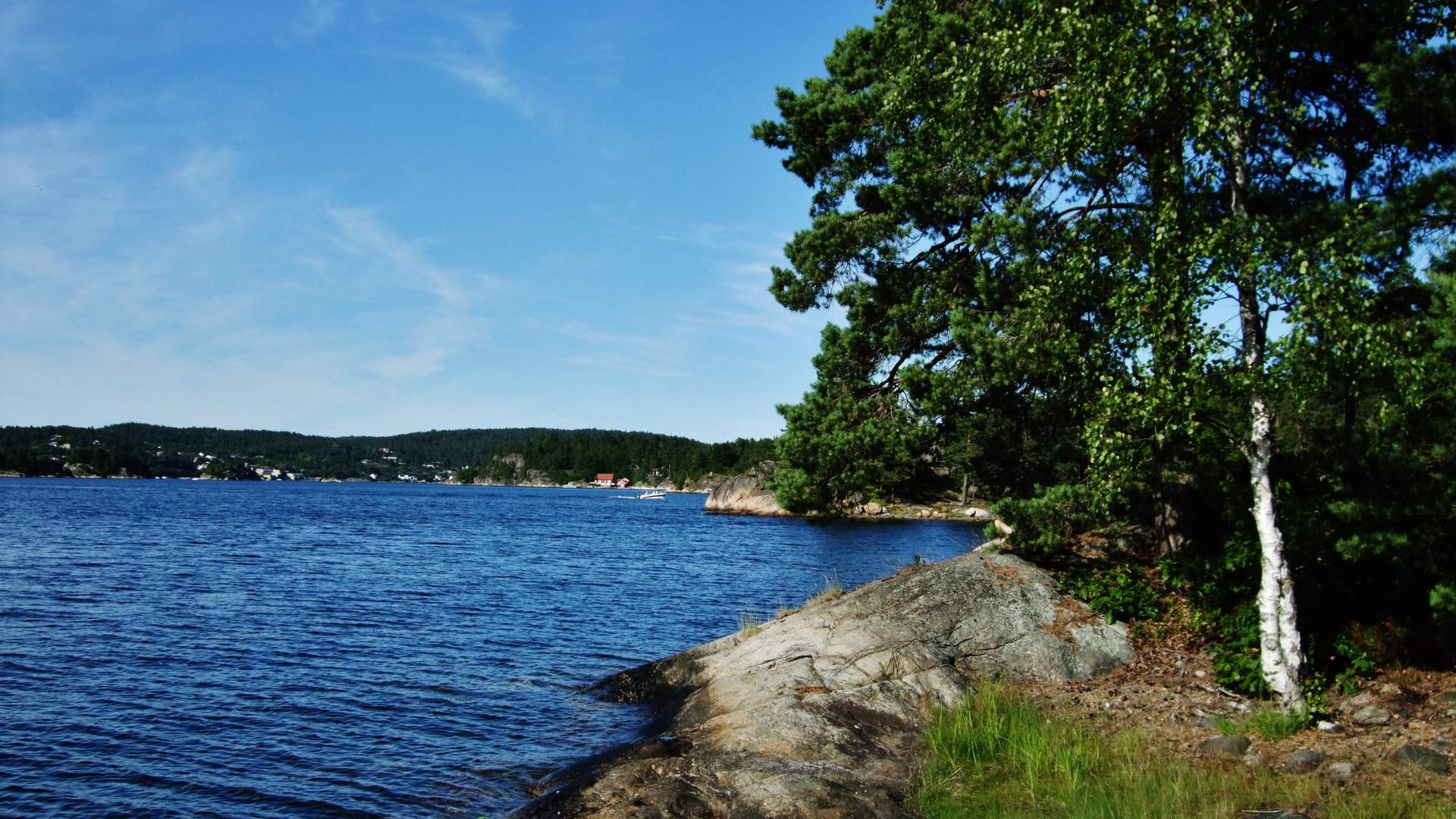 Badeplass langs Hellefjorden