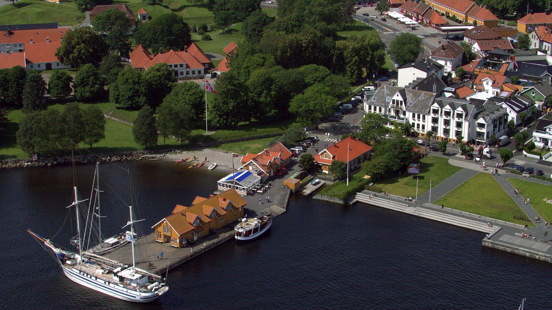 Hotel Wassillioff fra sjøen