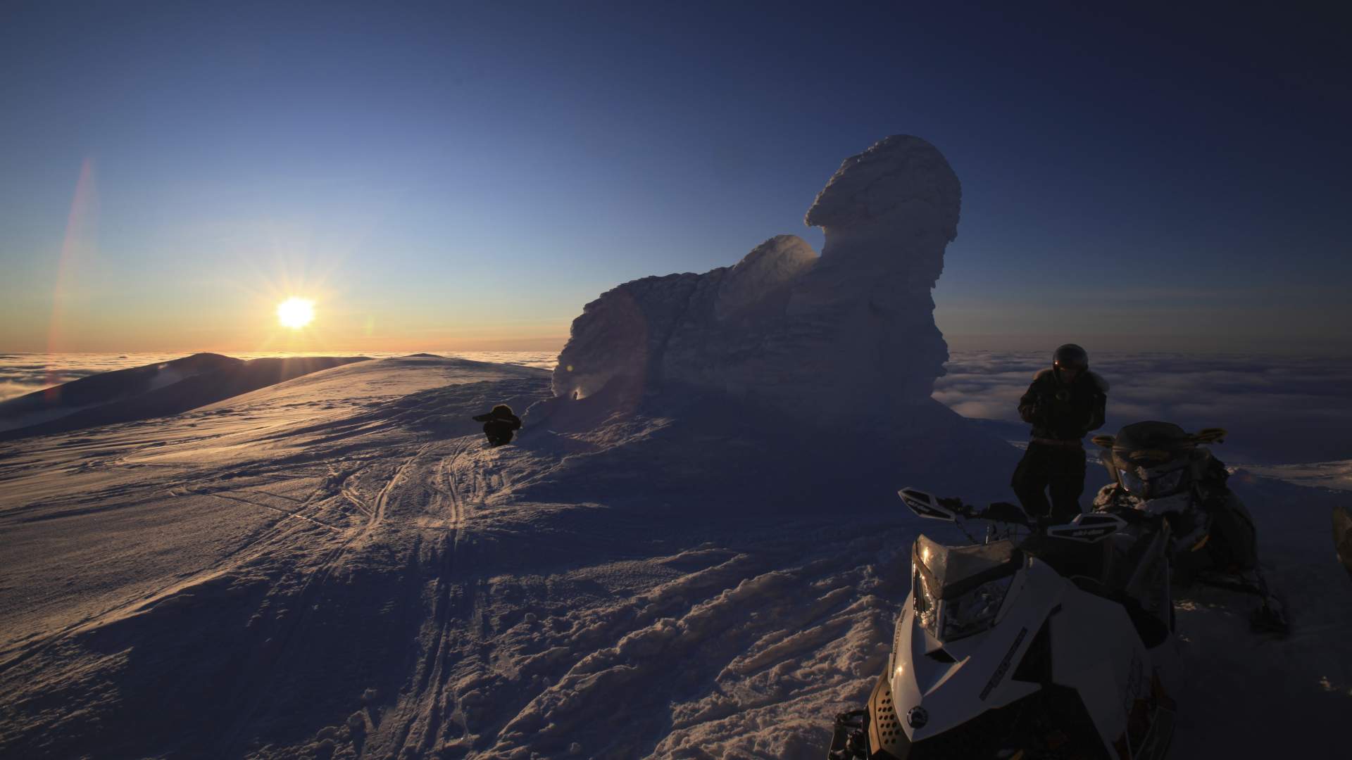 Midnightsun in the Arctic - Better Moments