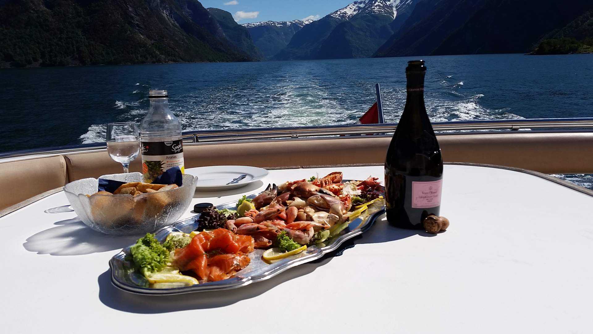 Charter Cruise