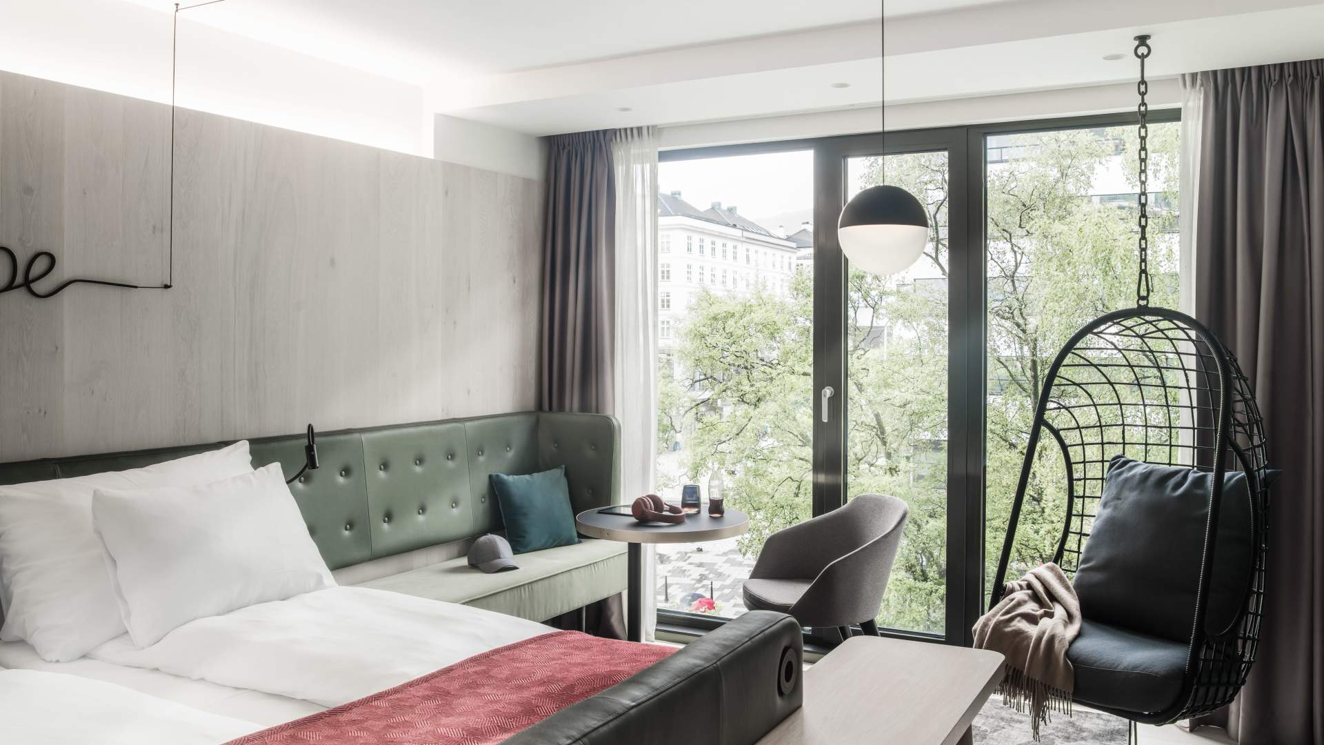 41591_HotelNorgeByScandic_Spacious_double_view_chair