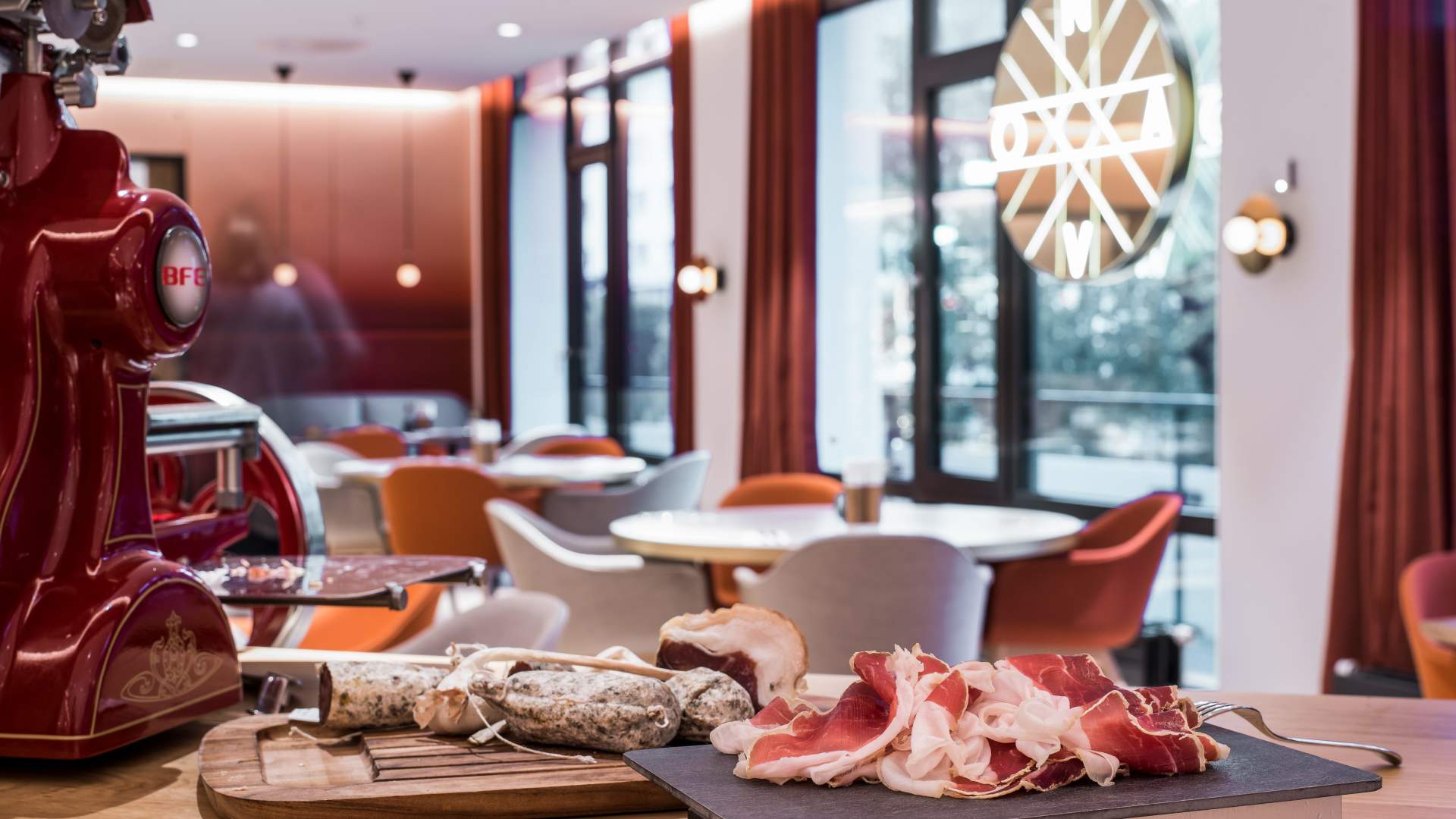 41598_HotelNorgeByScandic_breakfast_ham_Novastuene
