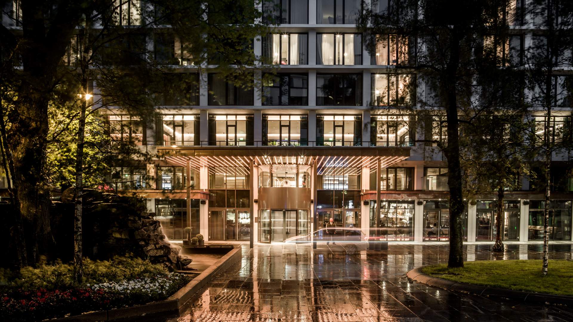 41734_Entrance by night Hotel Norge by Scandic_Copyright