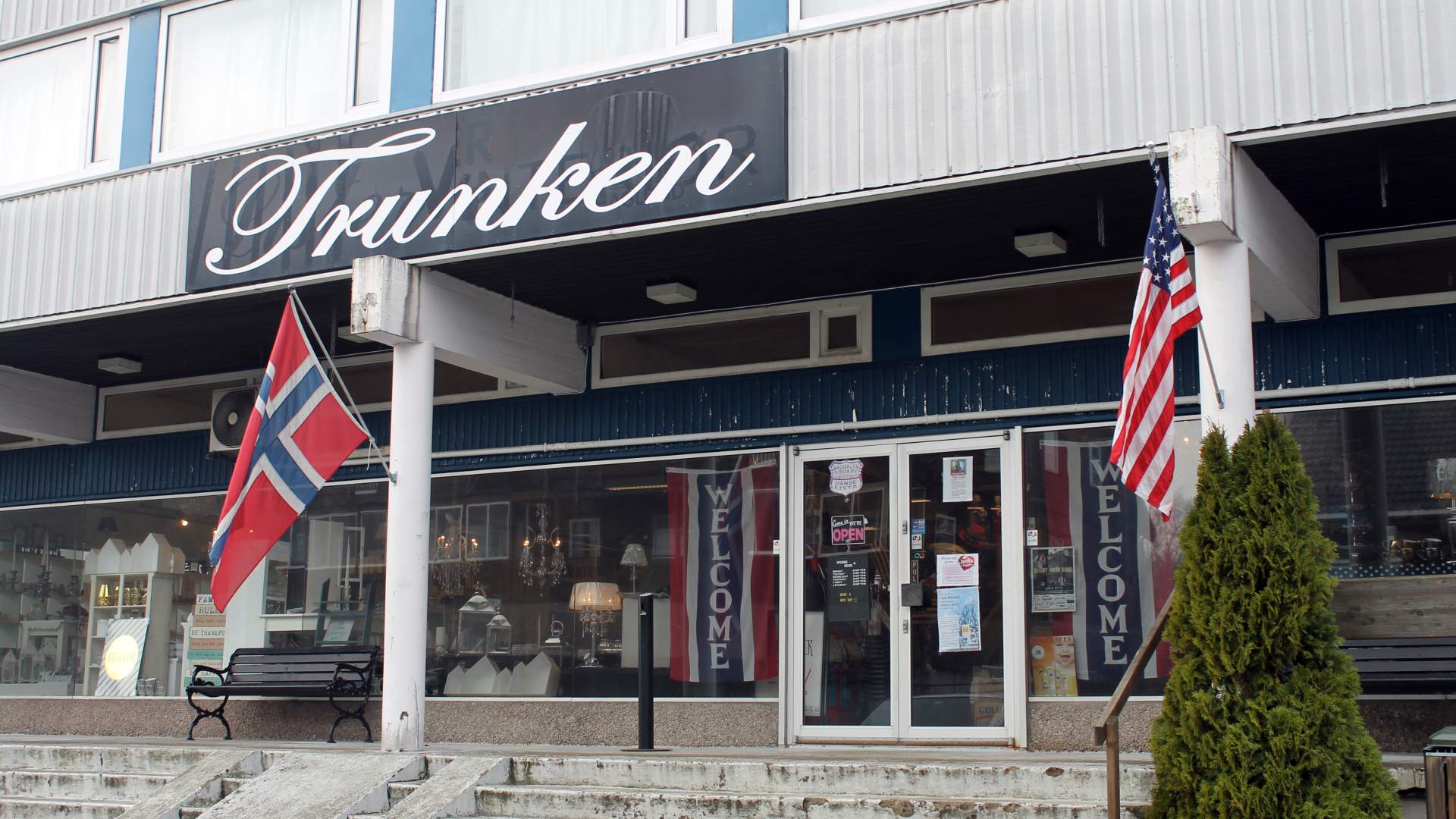 Trunken Department Store Vanse