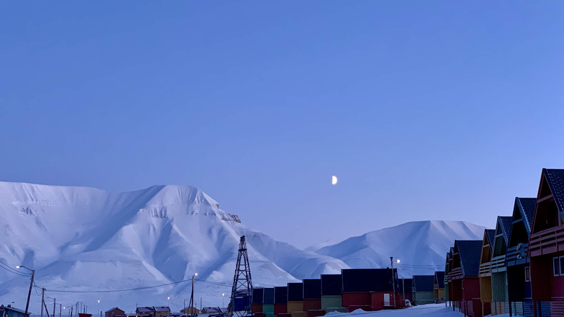 5. Snowmobiling-polarnight-northernlights-basecampexplorer-svalbard-photo-torillbrandalberge-longyea