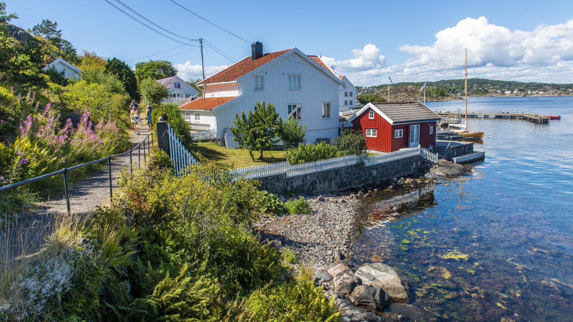 Gangsti vestover mot Gravenestranda