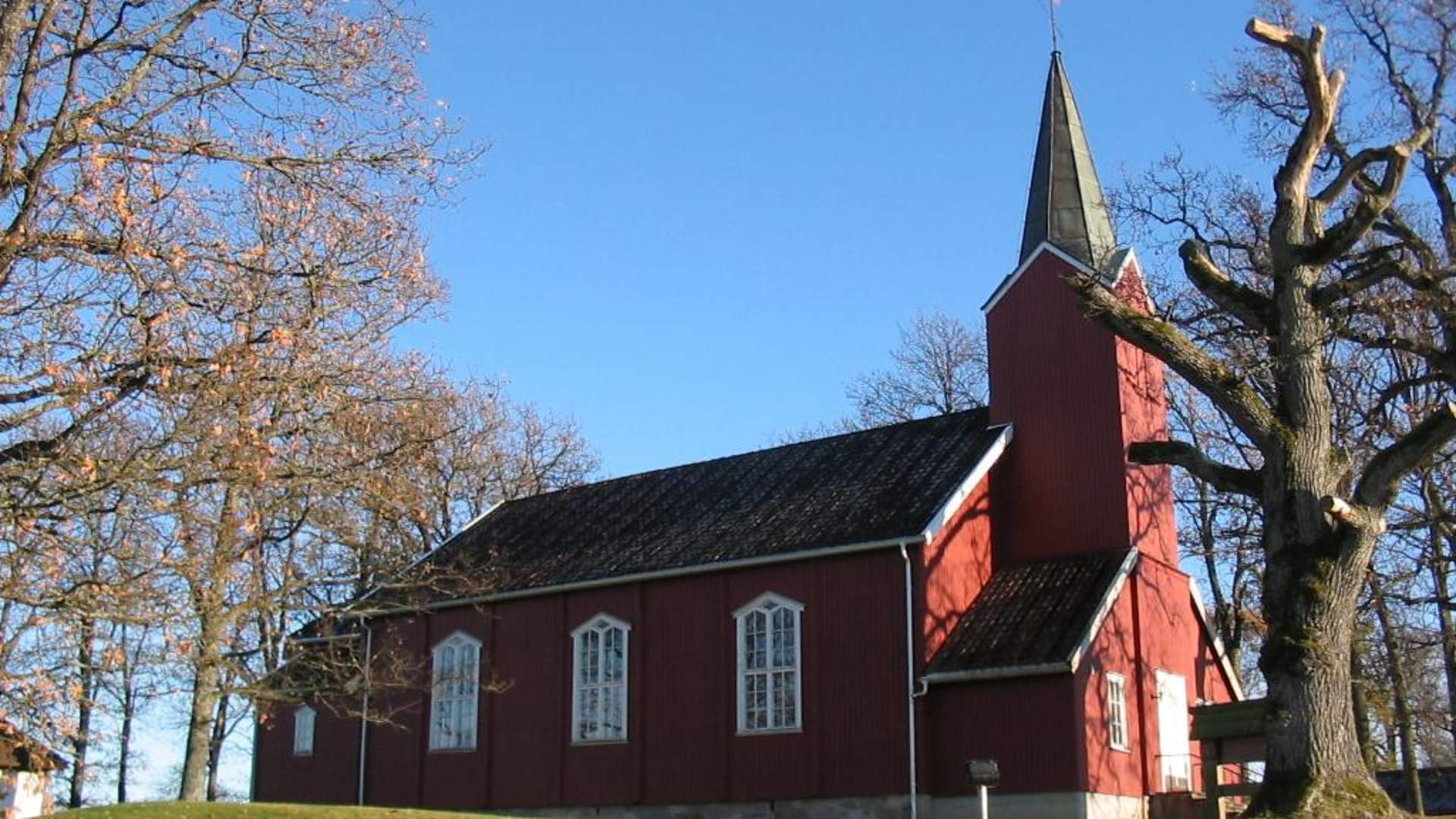 Tomb kirke