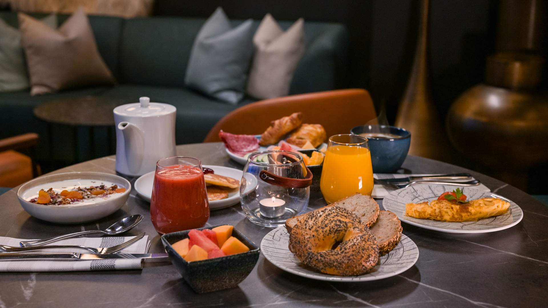 5_Svalbard Hotell Polfareren_breakfast_frokostsal (4)