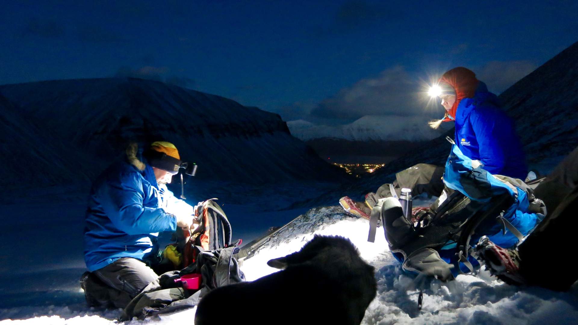 6. Polarnight-Svalbard-Basecampexplorer-hike-Photo-TorillBrandalBerge
