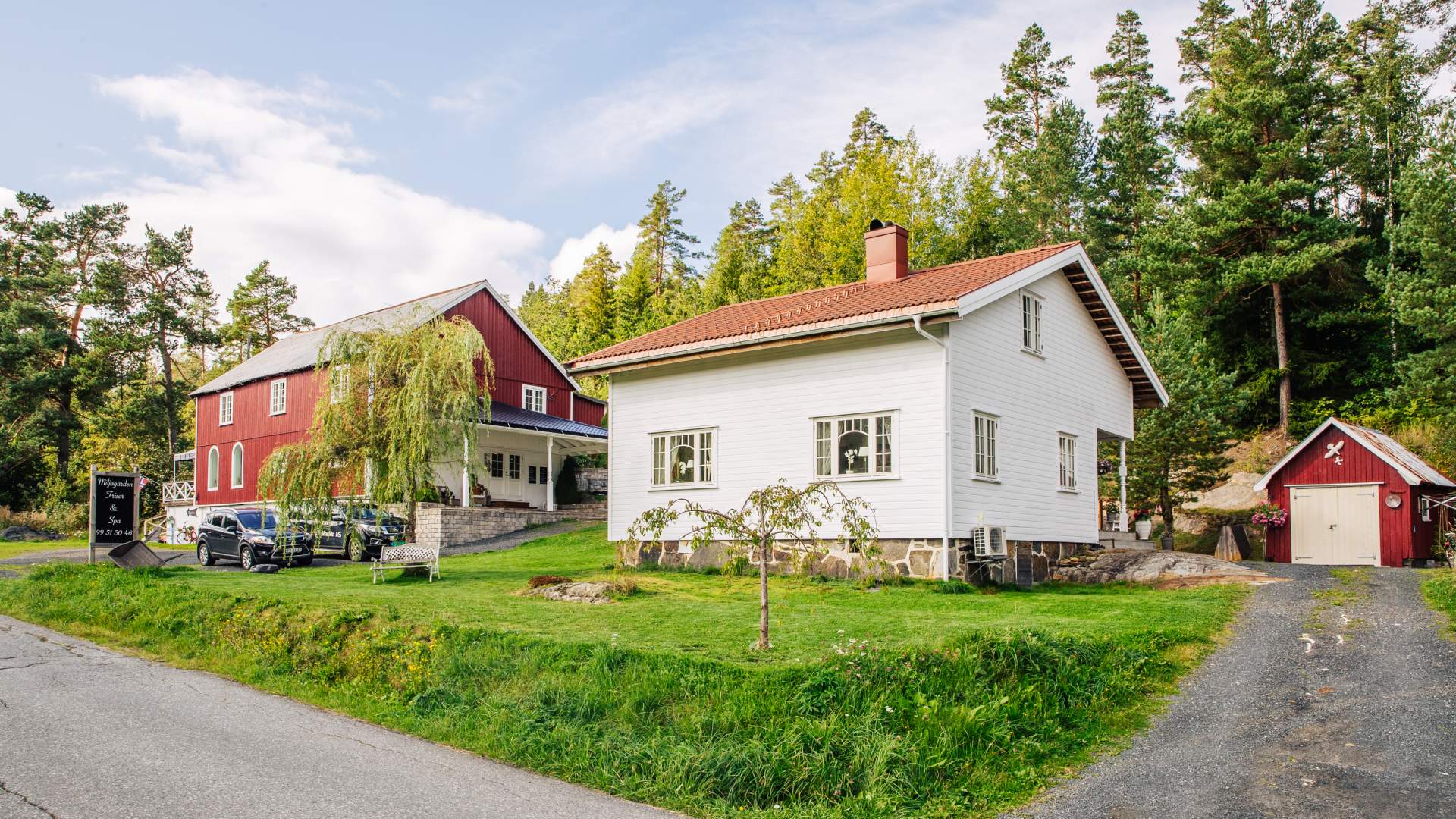 Miljøgården låve og hovedhus