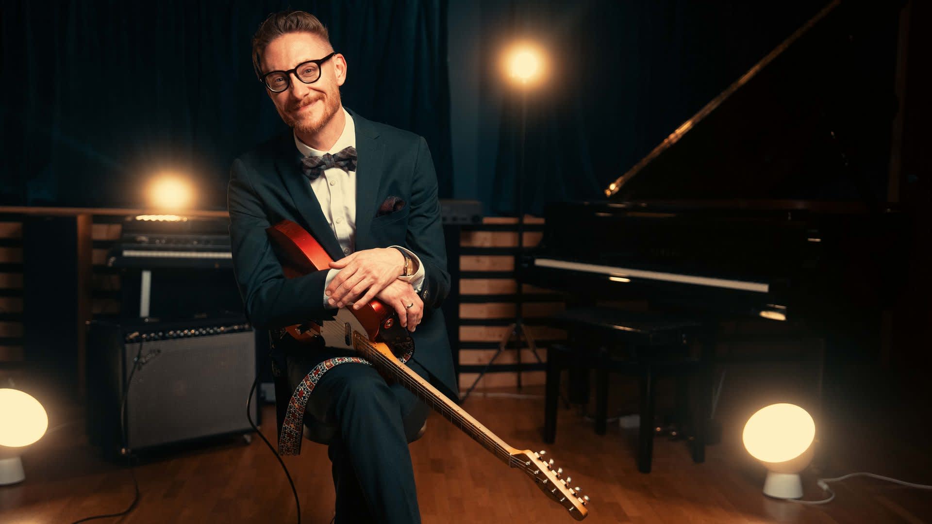 «An American Holiday» med Adam Douglas