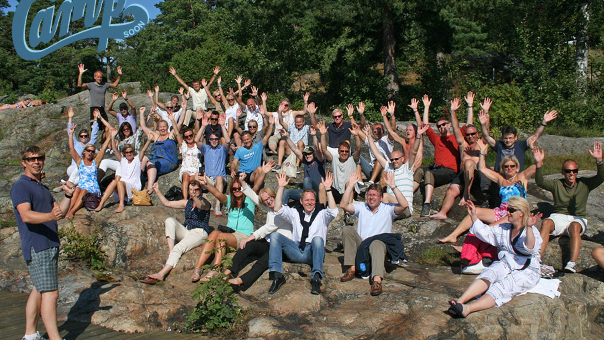 Glad gruppe ved Oslofjorden med CampSoon