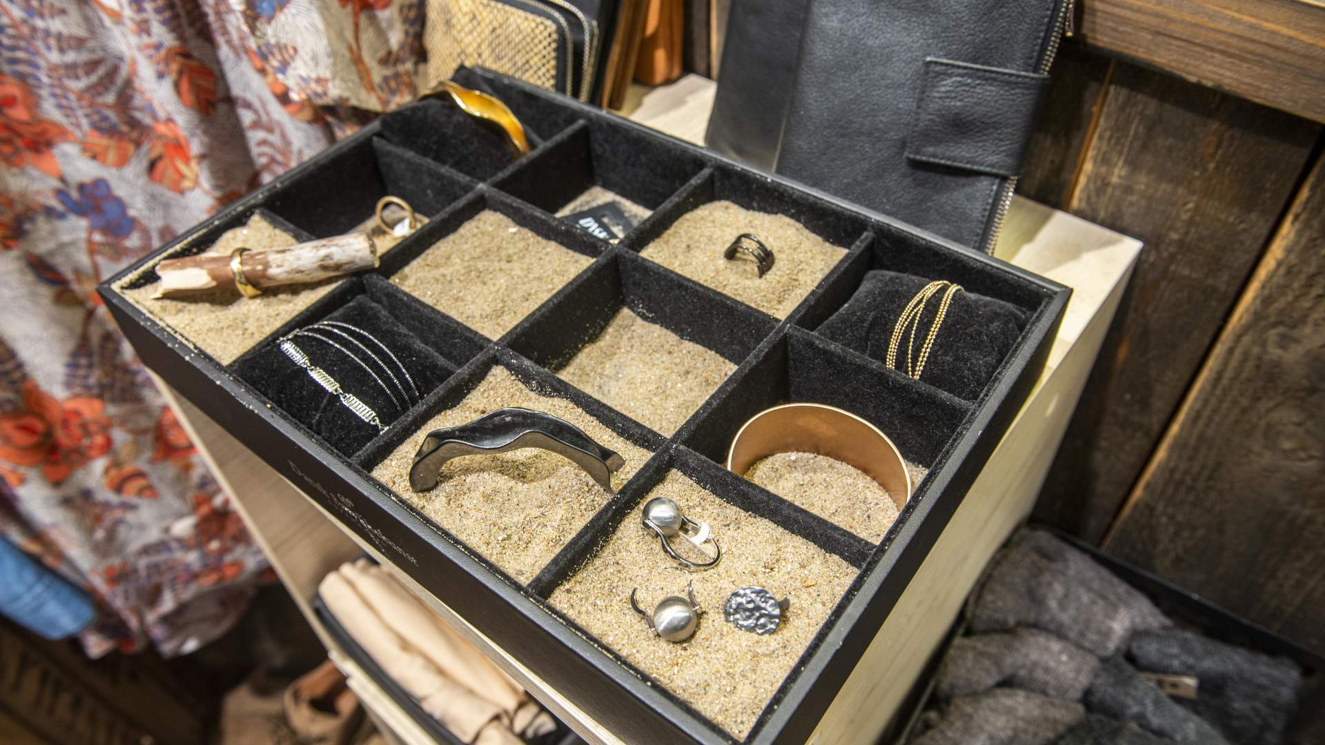 Accessories - Nais - Lyngdal - Gjermund Glesnes