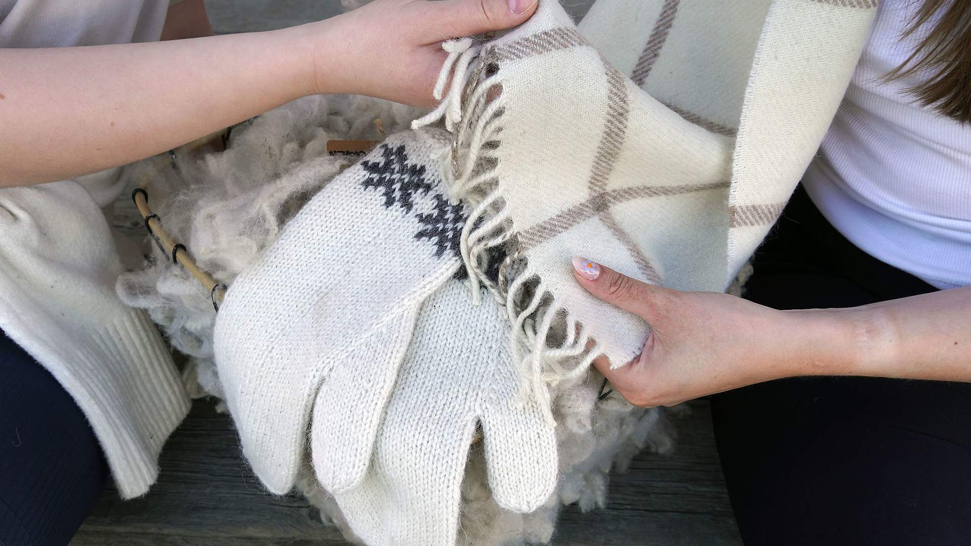 Alpaca wool -scarf -mittens - Farm shop at Sørum_Christine Baglo - Visit Norway