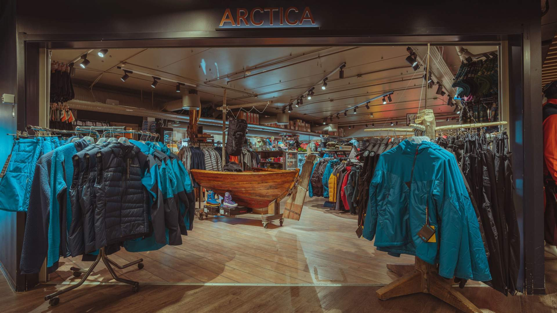 Arctica-Longyearbyen-Svalbard-Lompensenteret-Outdor-Specialist-Ragnhild-Utne-091