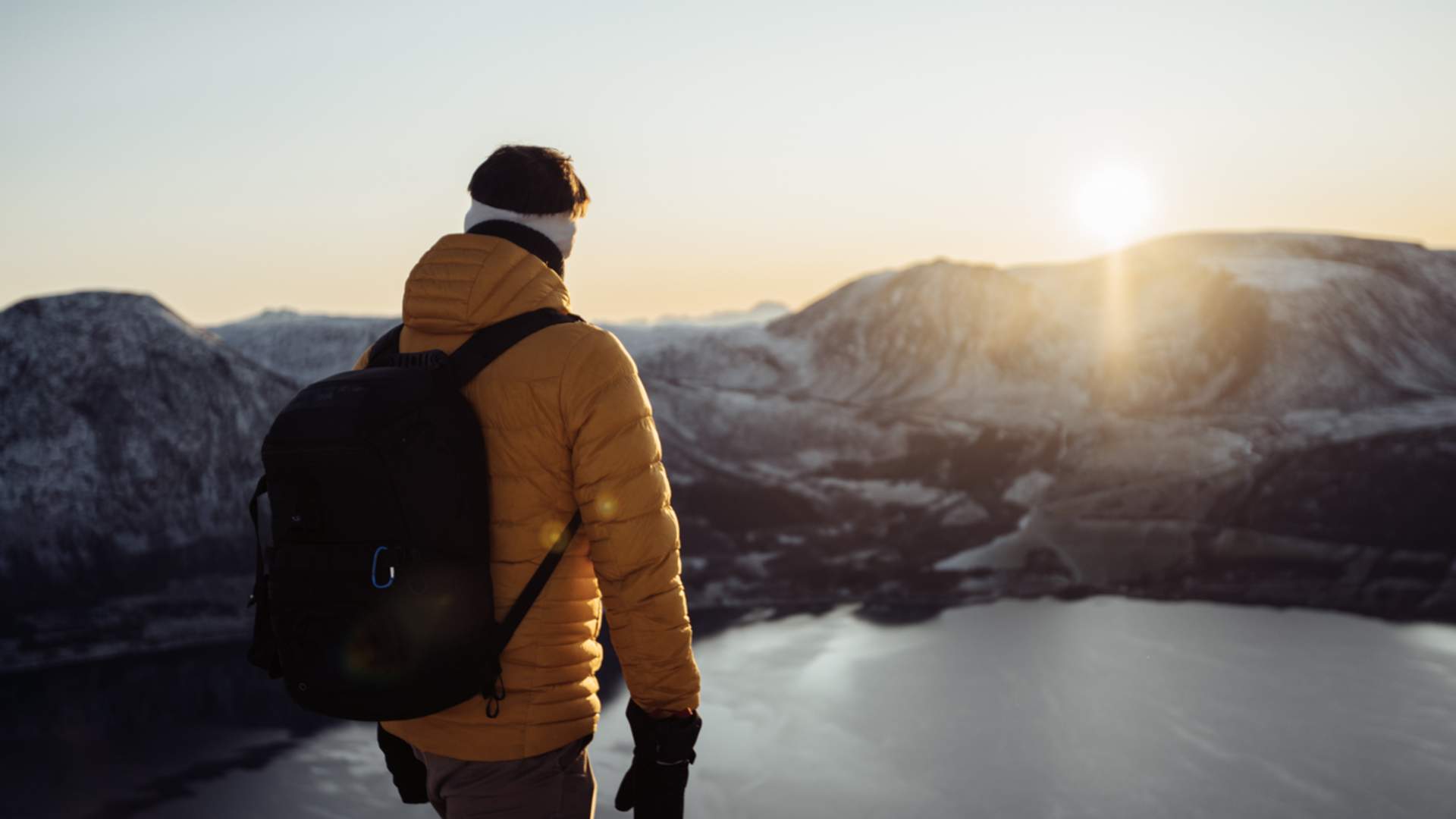 Arcticoncepts-Harstad-Keipen-sunset-fjord-panorama view-hiking-snowshoes- foto Torstein Lund Spersta