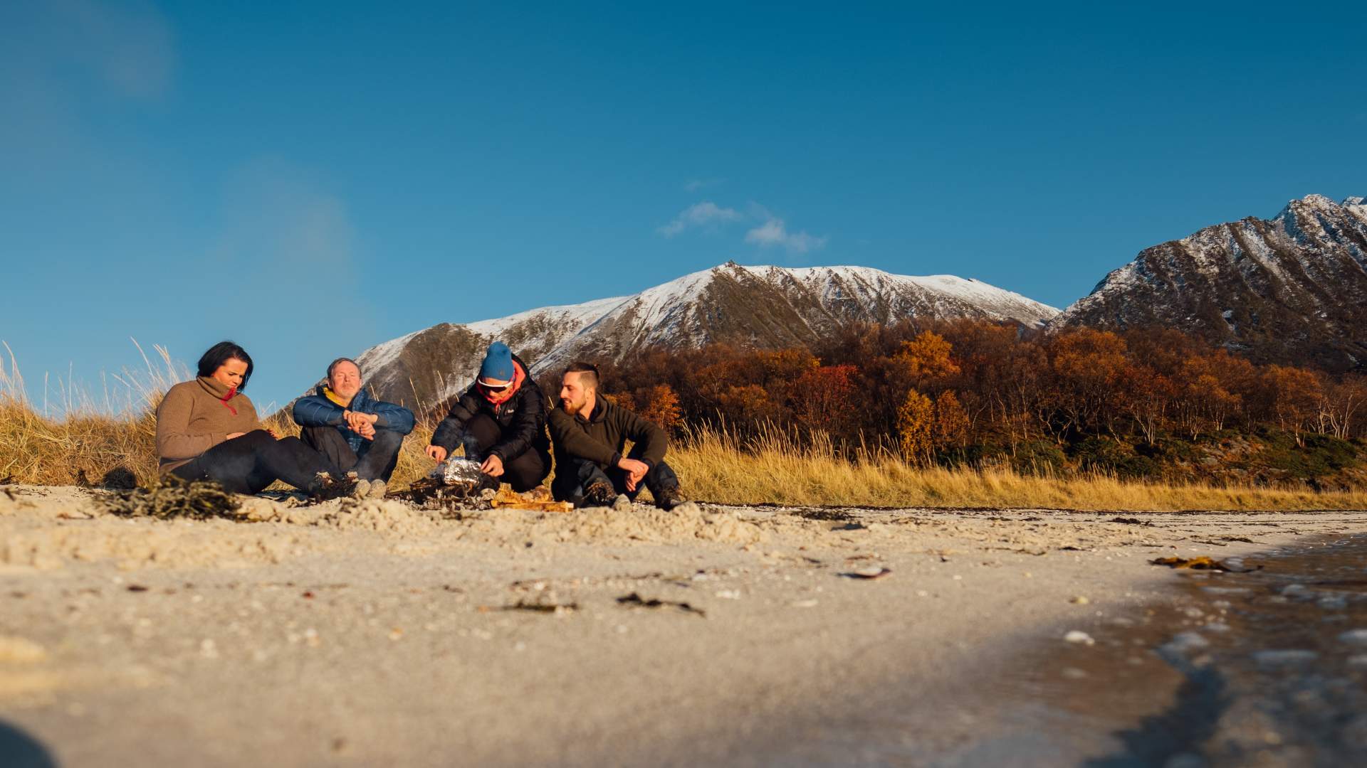Arcticoncepts-Harstad-fishing-campfire-food-sand beach- white beach-foto Büttner-David