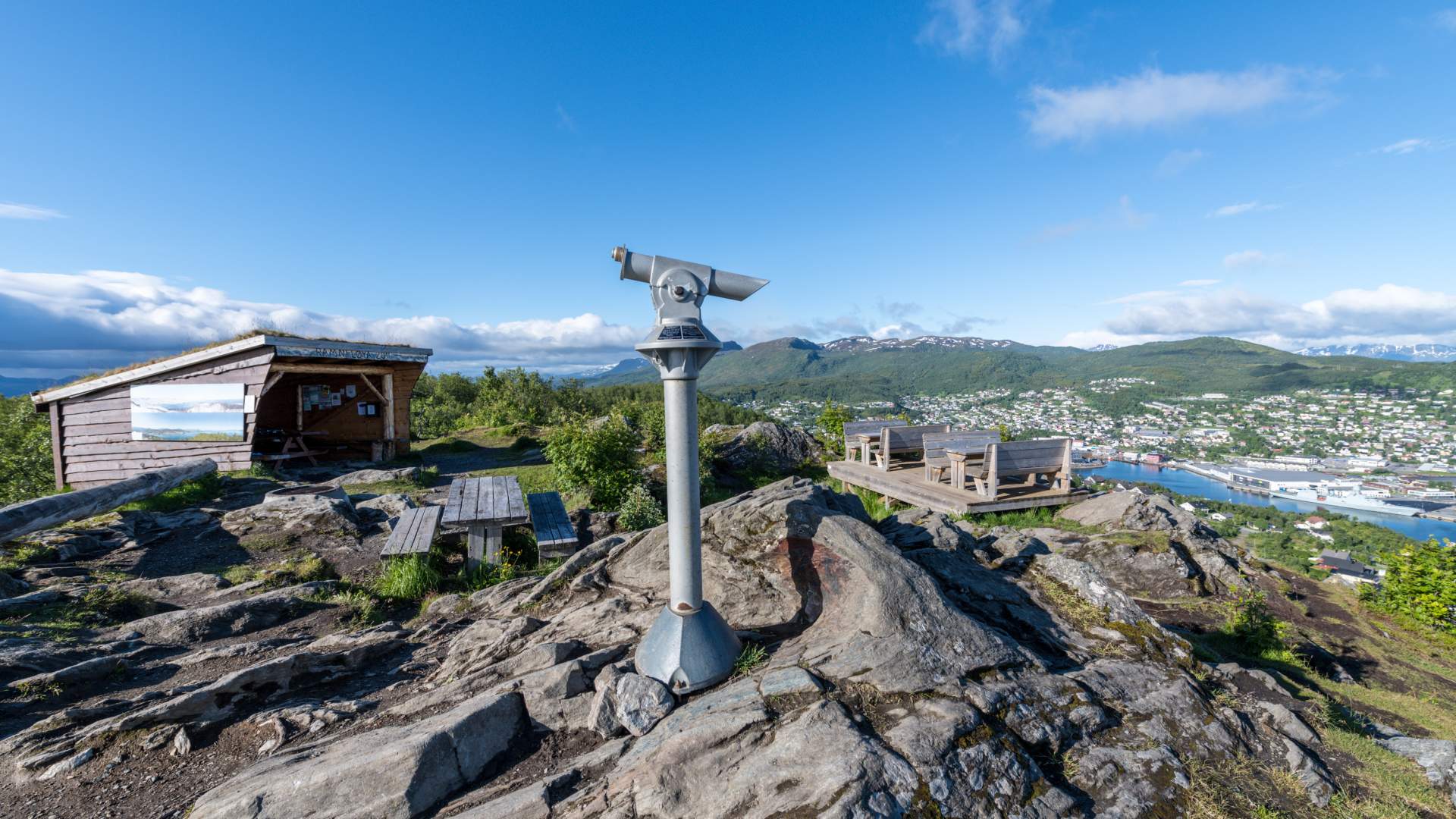 Arcticoncepts-Harstad-panorama view-binoculars-cabin-hiking-foto Dag Roland
