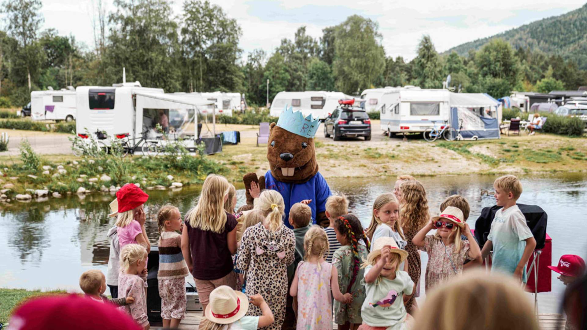 Bø-_sommer---barn-og-bøver-Beverøya-camping