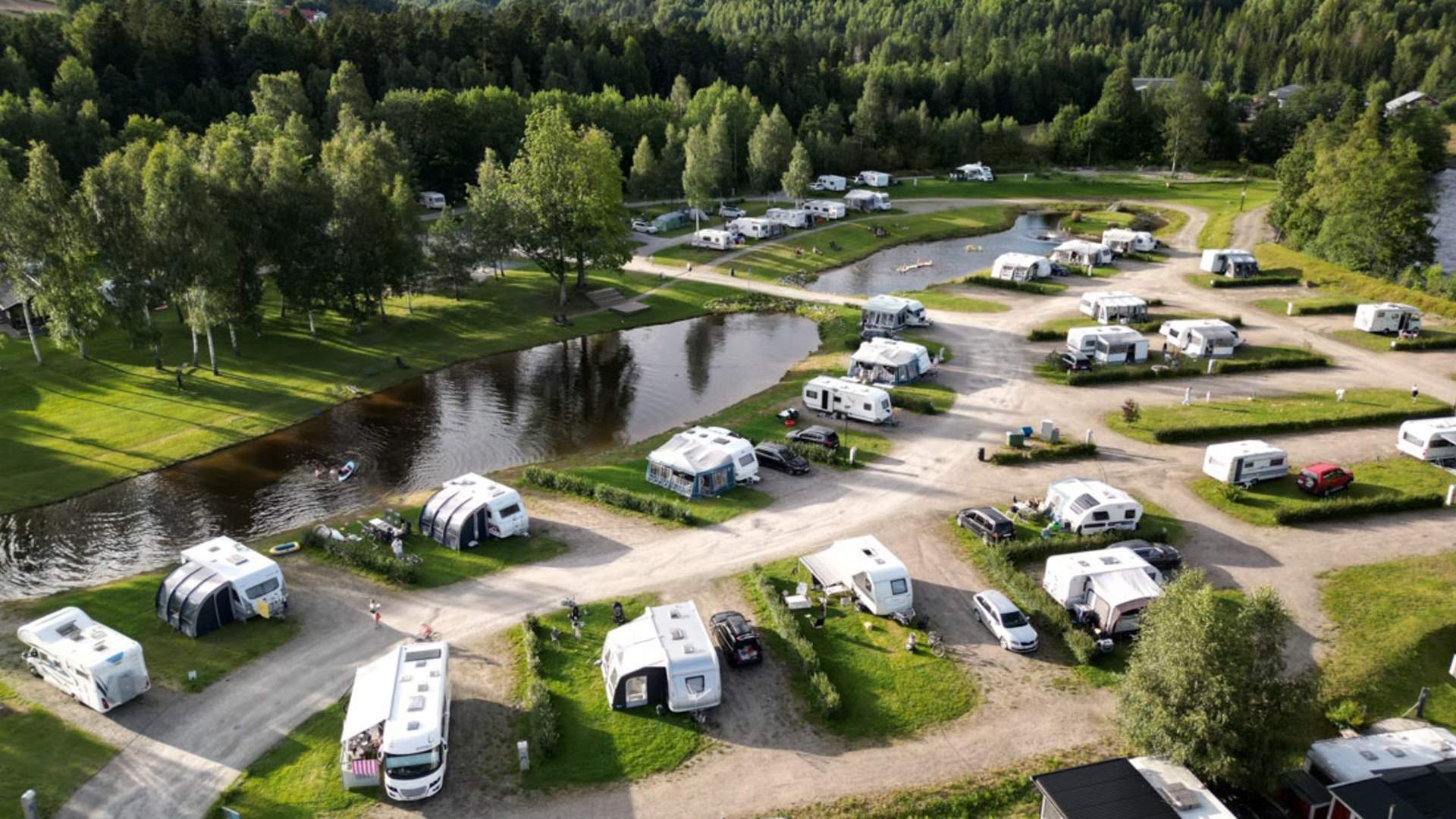 Bø-_sommer_dronebilde-Beverøya-camping